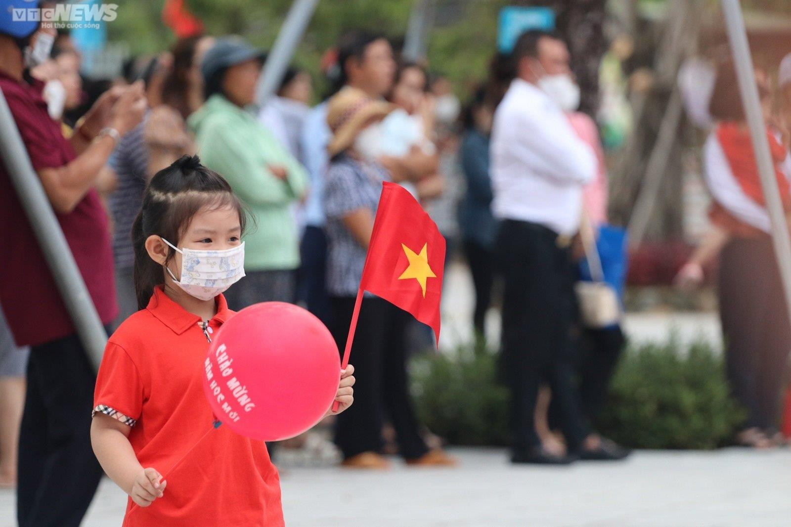 Khoảnh khắc ngộ nghĩnh, đáng yêu của trẻ ngày đầu đến trường - 14