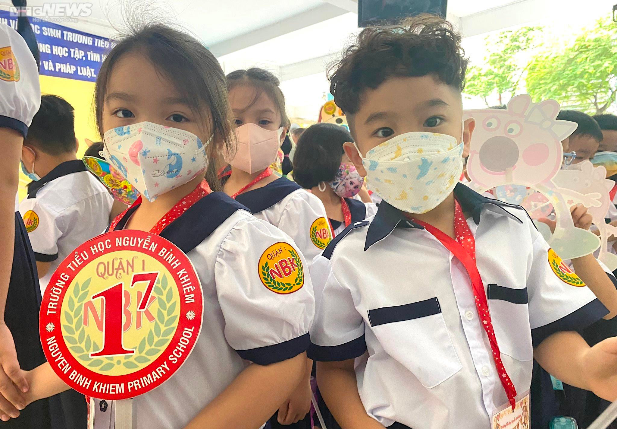 Khoảnh khắc ngộ nghĩnh, đáng yêu của trẻ ngày đầu đến trường - 19