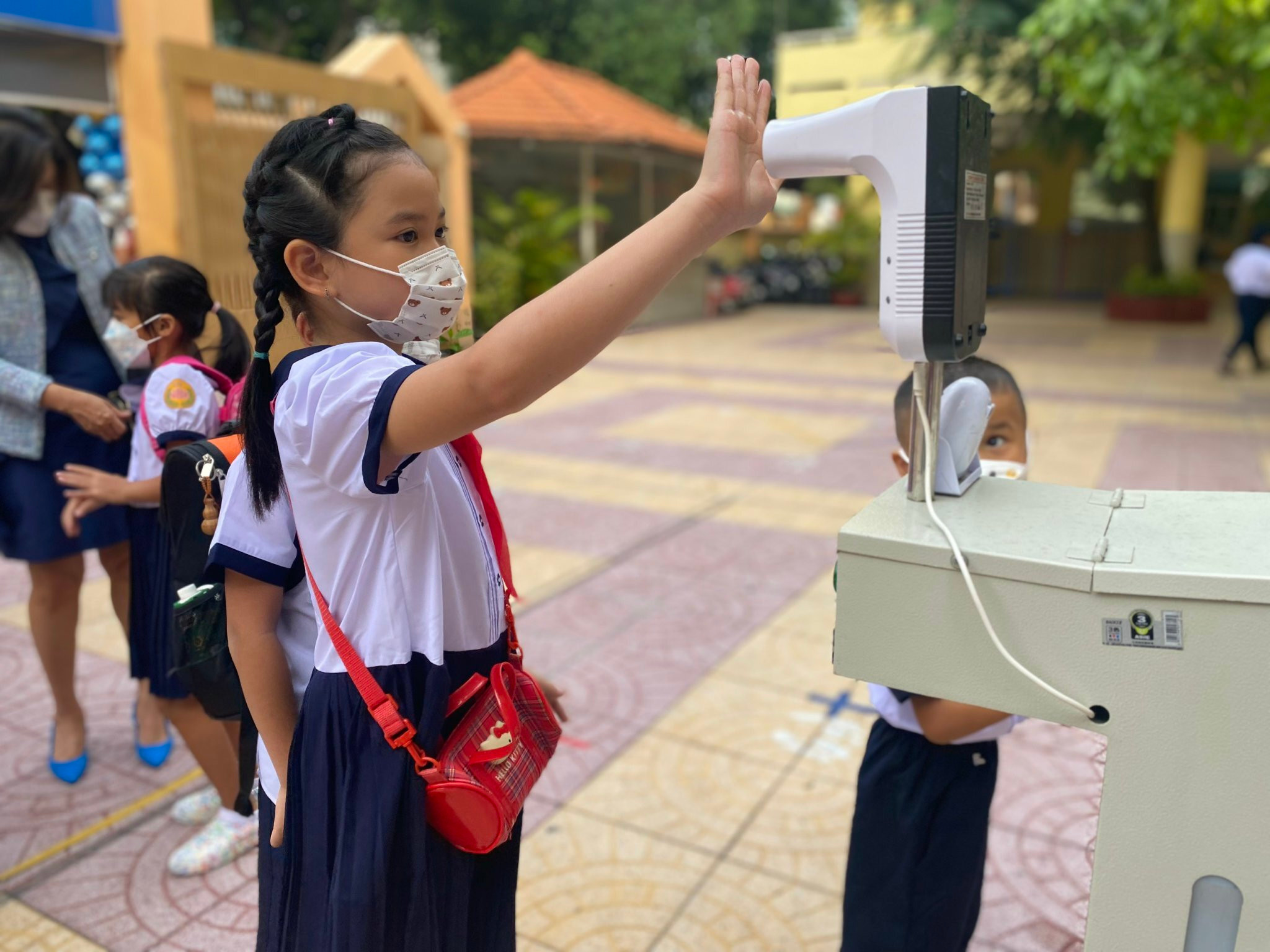 Khoảnh khắc ngộ nghĩnh, đáng yêu của trẻ ngày đầu đến trường - 21