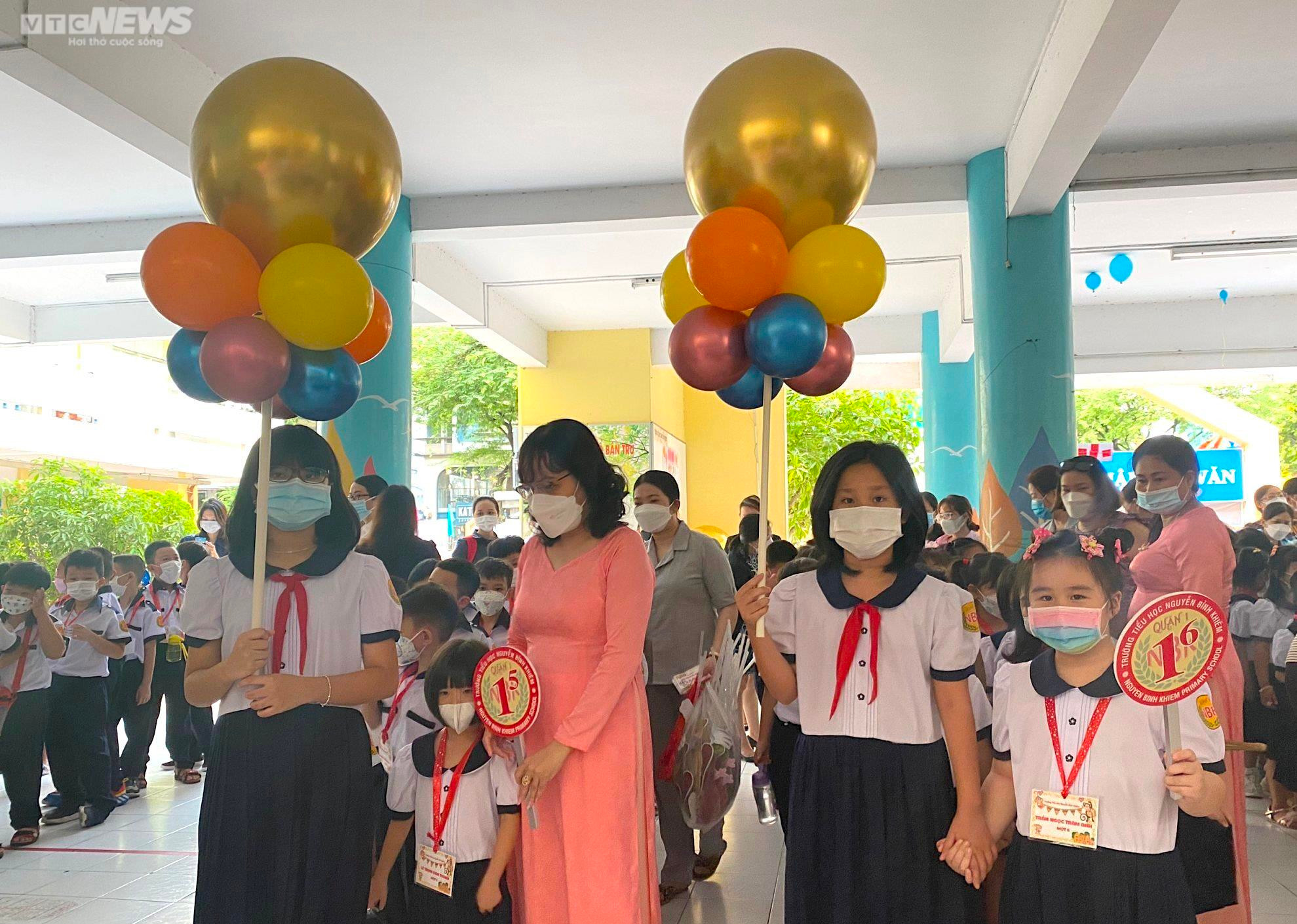 Khoảnh khắc ngộ nghĩnh, đáng yêu của trẻ ngày đầu đến trường - 25