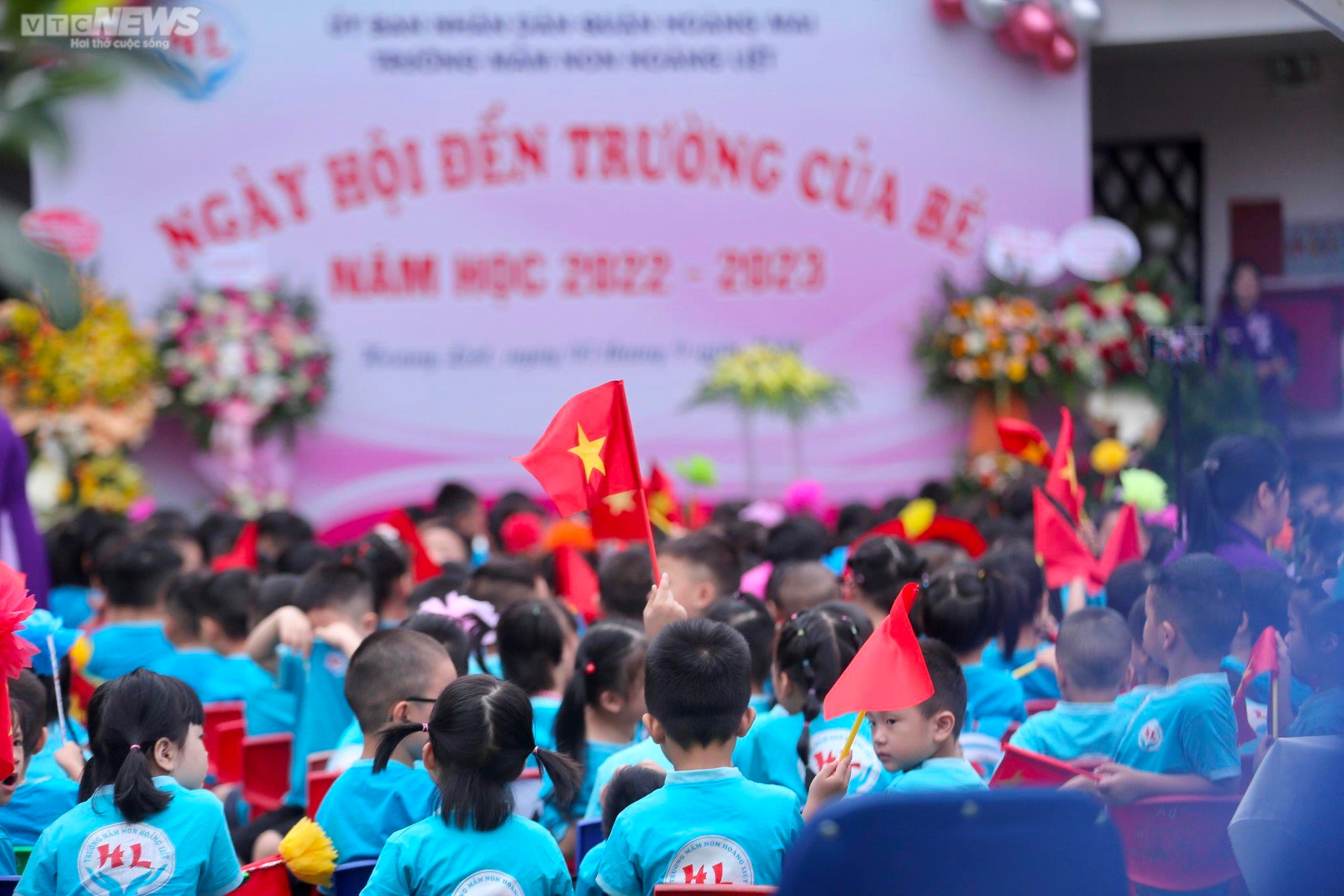 Khoảnh khắc ngộ nghĩnh, đáng yêu của trẻ ngày đầu đến trường - 7