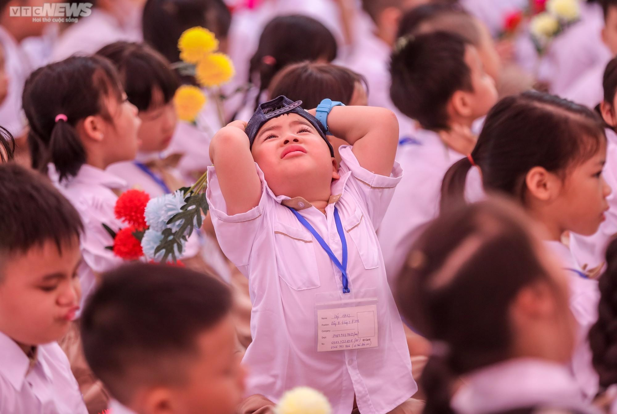 Khoảnh khắc ngộ nghĩnh, đáng yêu của trẻ ngày đầu đến trường - 4