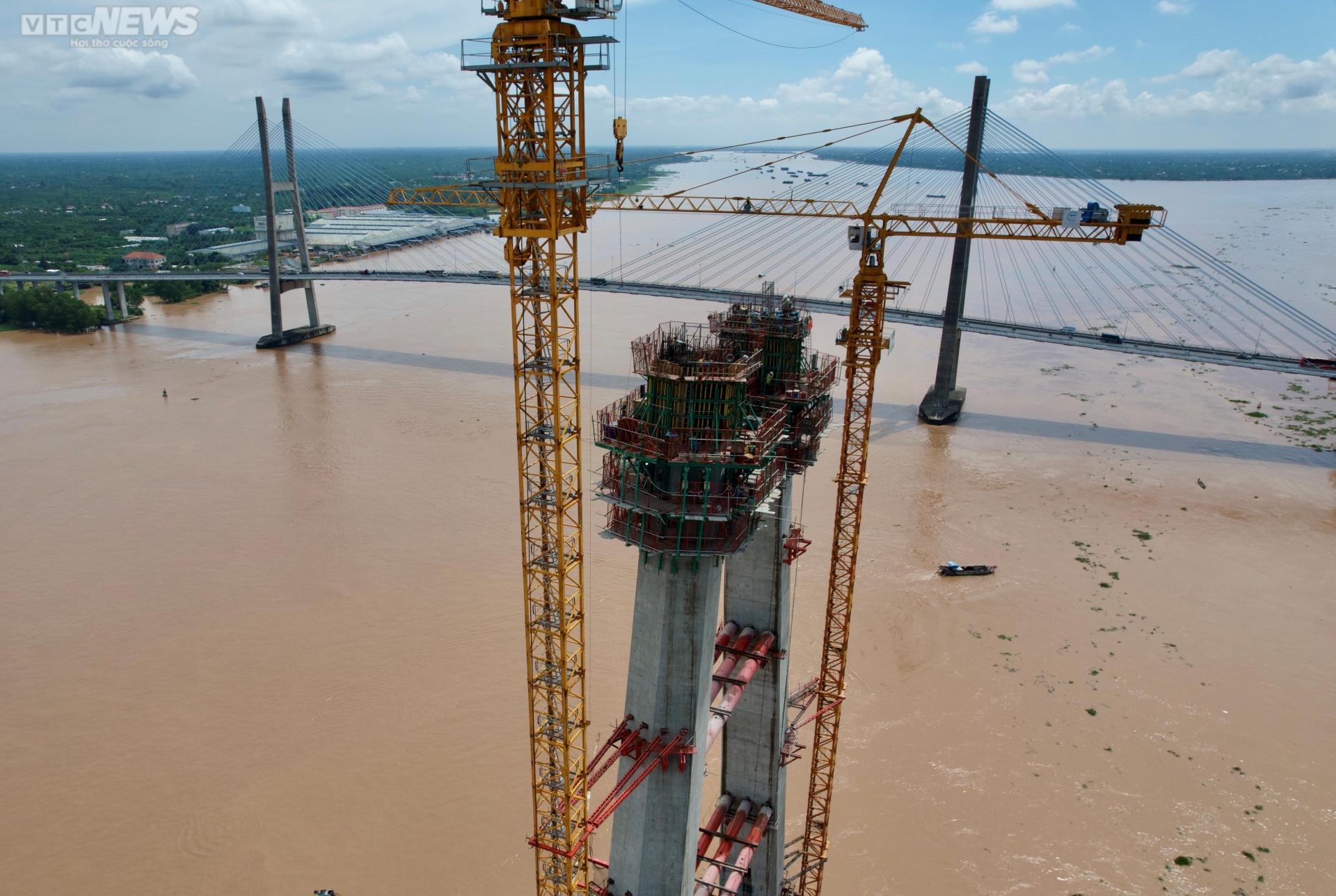 Ảnh: Hình hài cầu Mỹ Thuận 2 sau 30 tháng thi công - 2