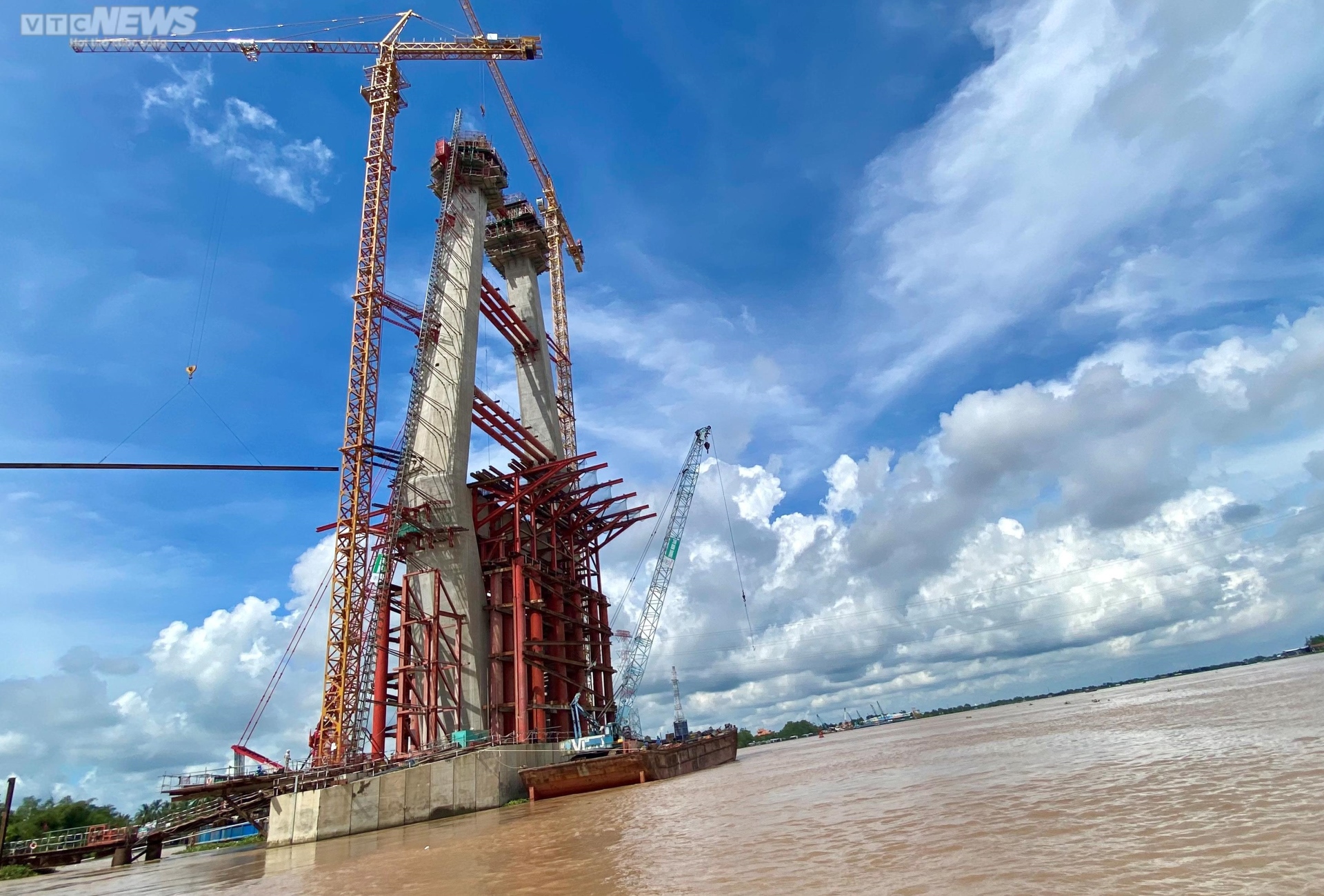 Ảnh: Hình hài cầu Mỹ Thuận 2 sau 30 tháng thi công - 13