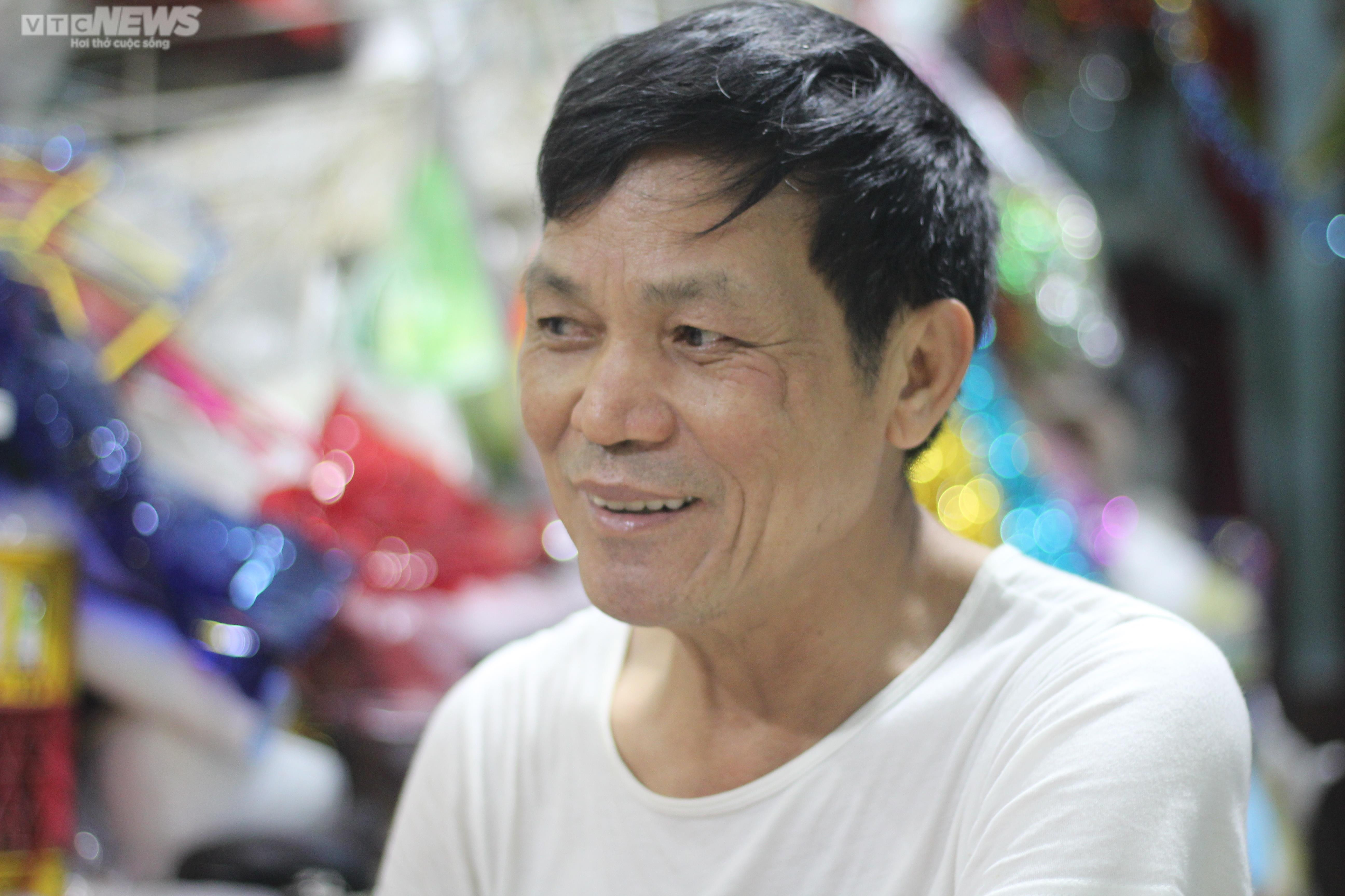 Người hơn 30 năm giữ lửa đèn trung thu truyền thống độc nhất phố núi - 4