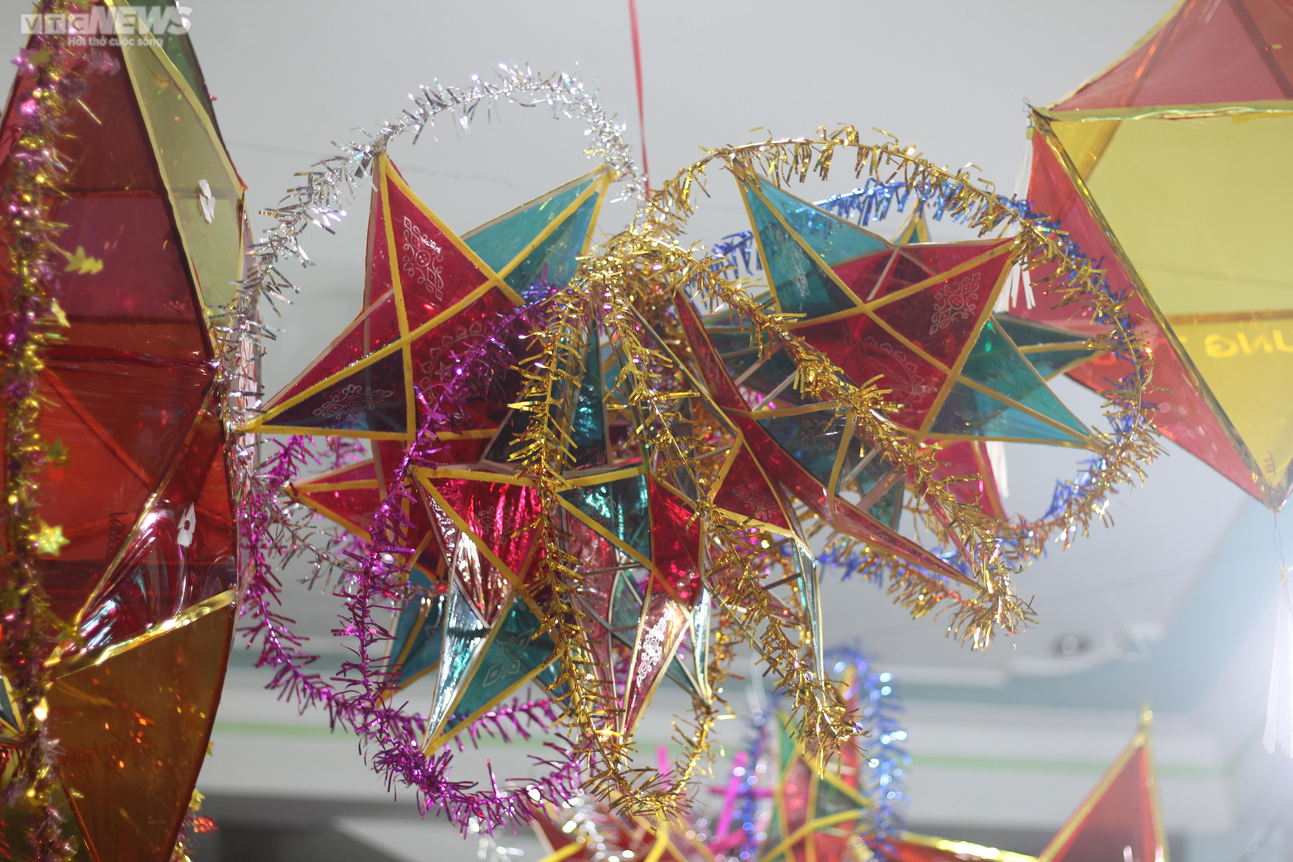 Người hơn 30 năm giữ lửa đèn trung thu truyền thống độc nhất phố núi - 3