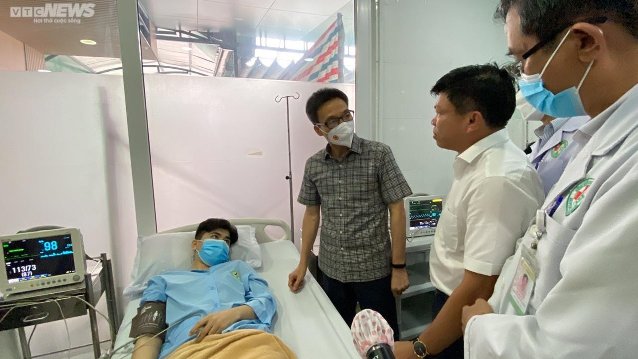 Phó Thủ tướng Vũ Đức Đam thị sát hiện trường vụ cháy quán karaoke ở Bình Dương - 2