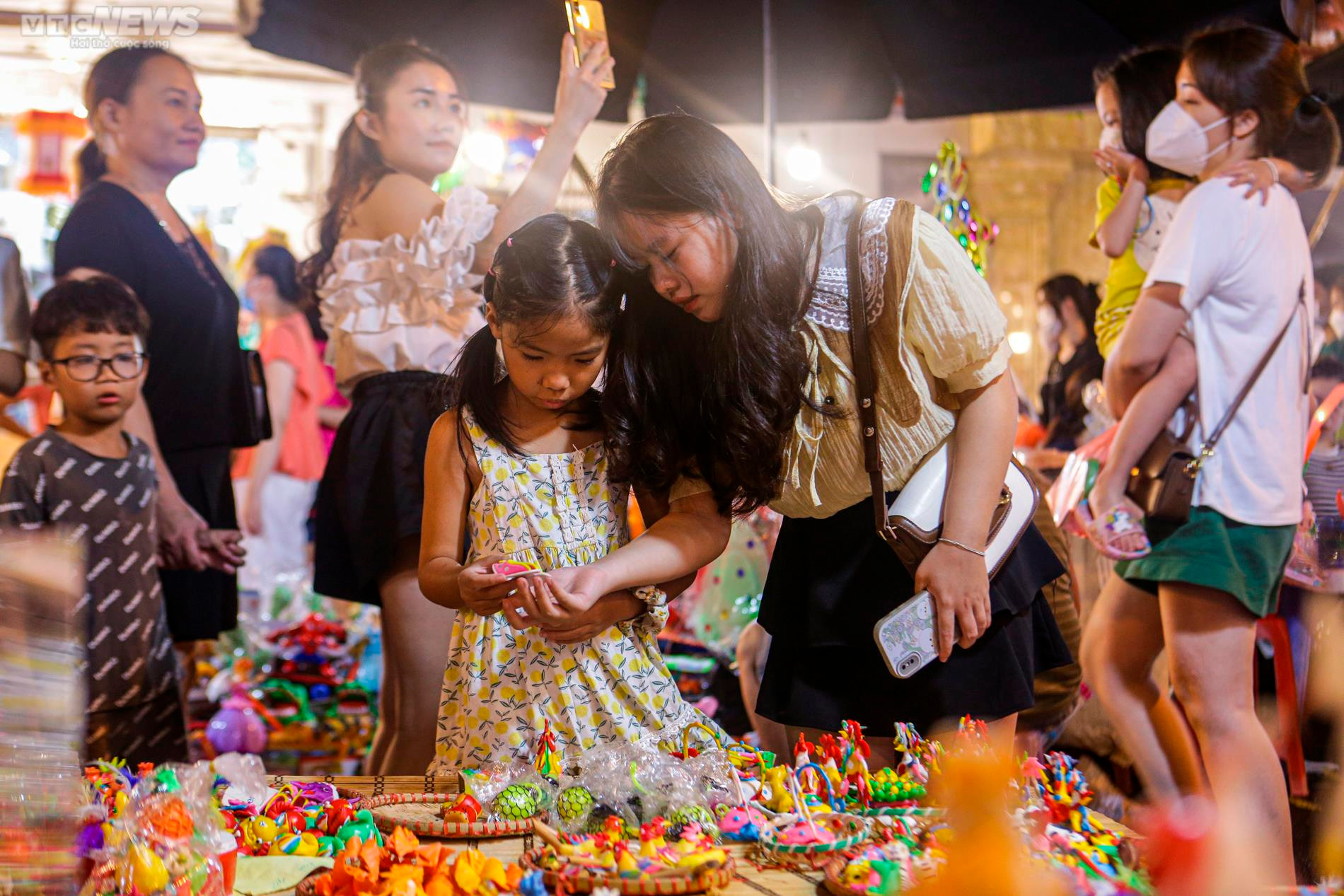 8X kiếm tiền triệu mỗi ngày nhờ hồi sinh món đồ chơi Trung thu truyền thống - 9