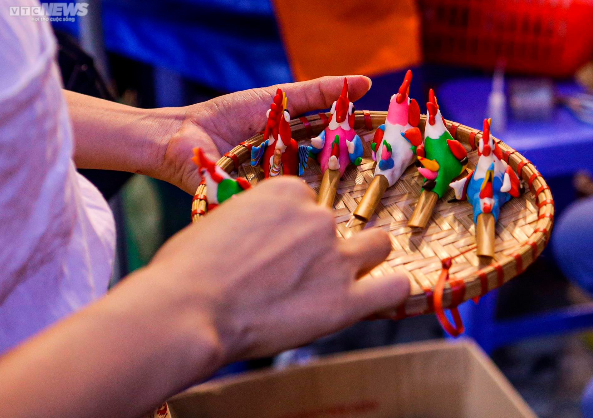 8X kiếm tiền triệu mỗi ngày nhờ hồi sinh món đồ chơi Trung thu truyền thống - 3