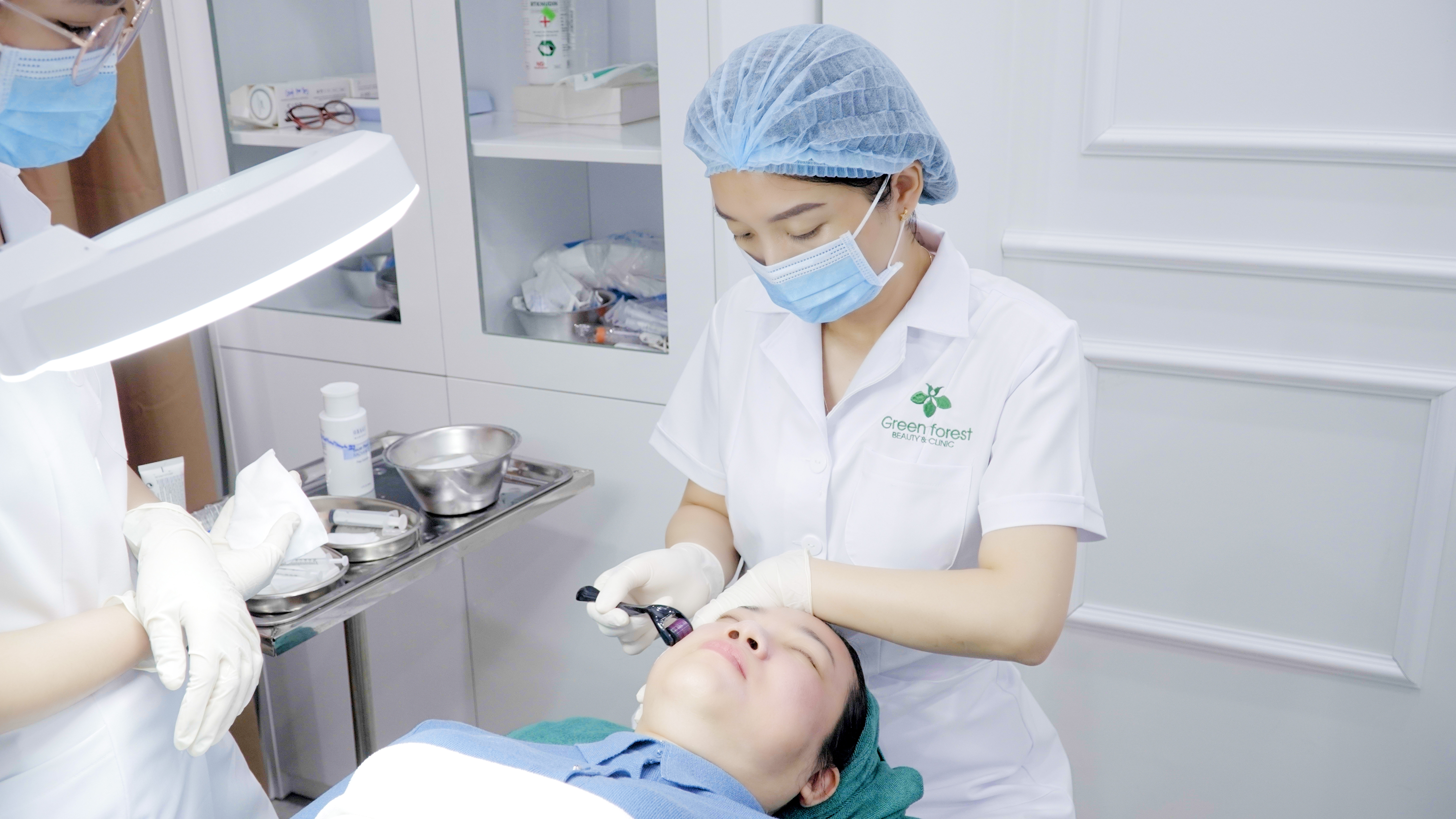 Sử dụng Đông-Tây y kết hợp, nữ tiến sĩ điều trị thành công nhiều ca mụn phức tạp - 2