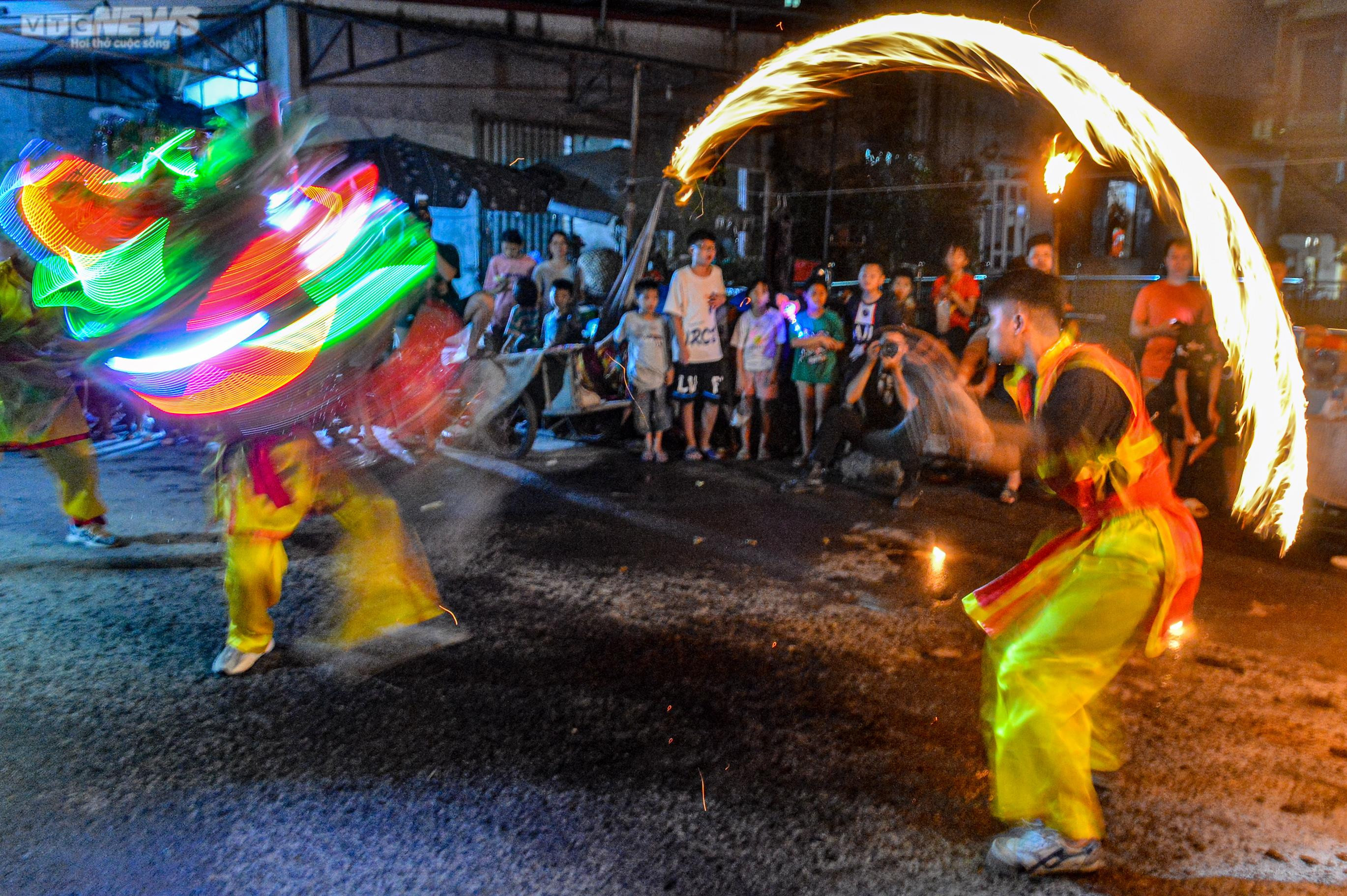 Độc đáo màn múa lân suốt 3 đêm đón Trung thu ở ngoại thành Hà Nội - 10