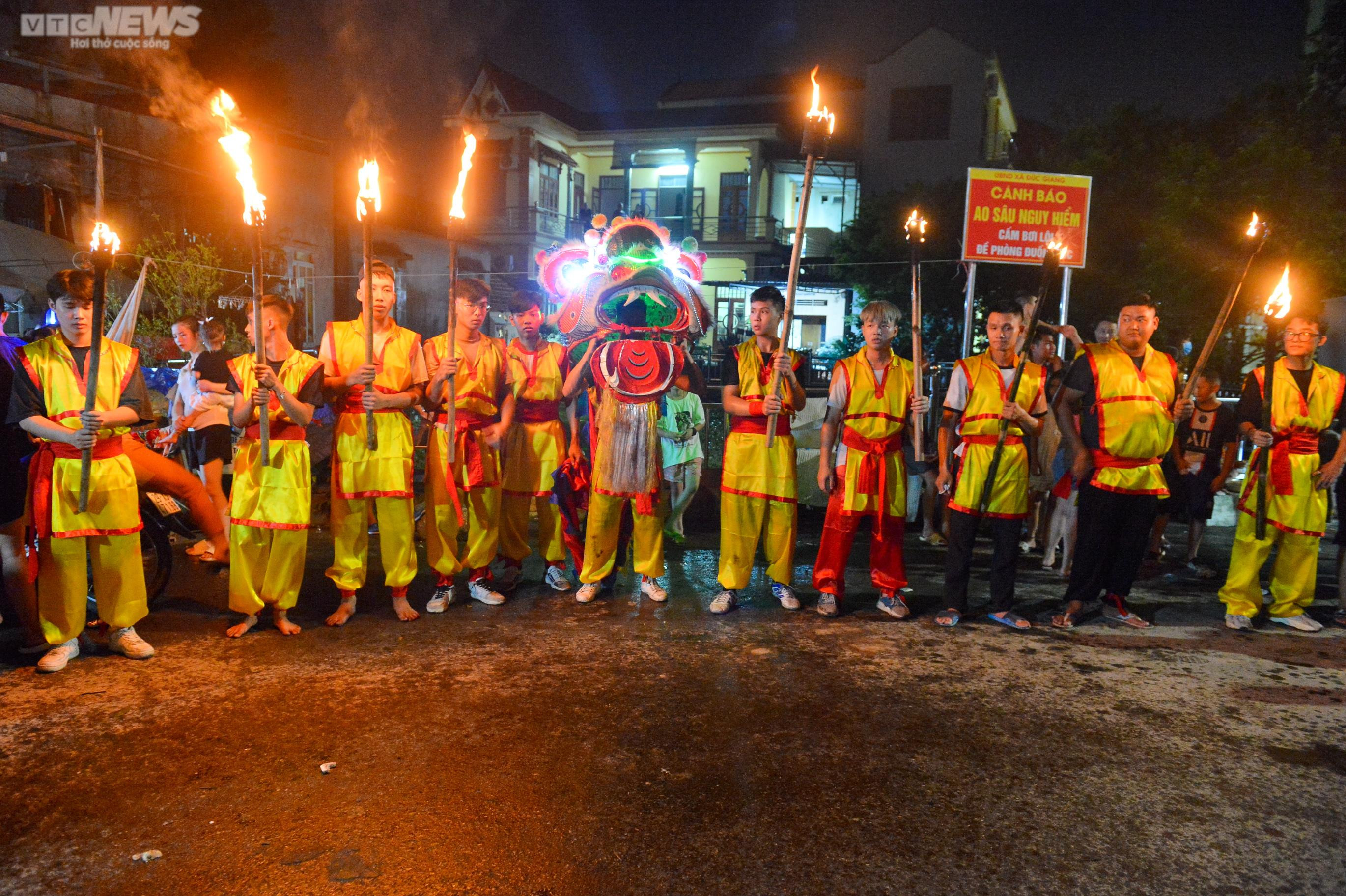 Độc đáo màn múa lân suốt 3 đêm đón Trung thu ở ngoại thành Hà Nội - 6