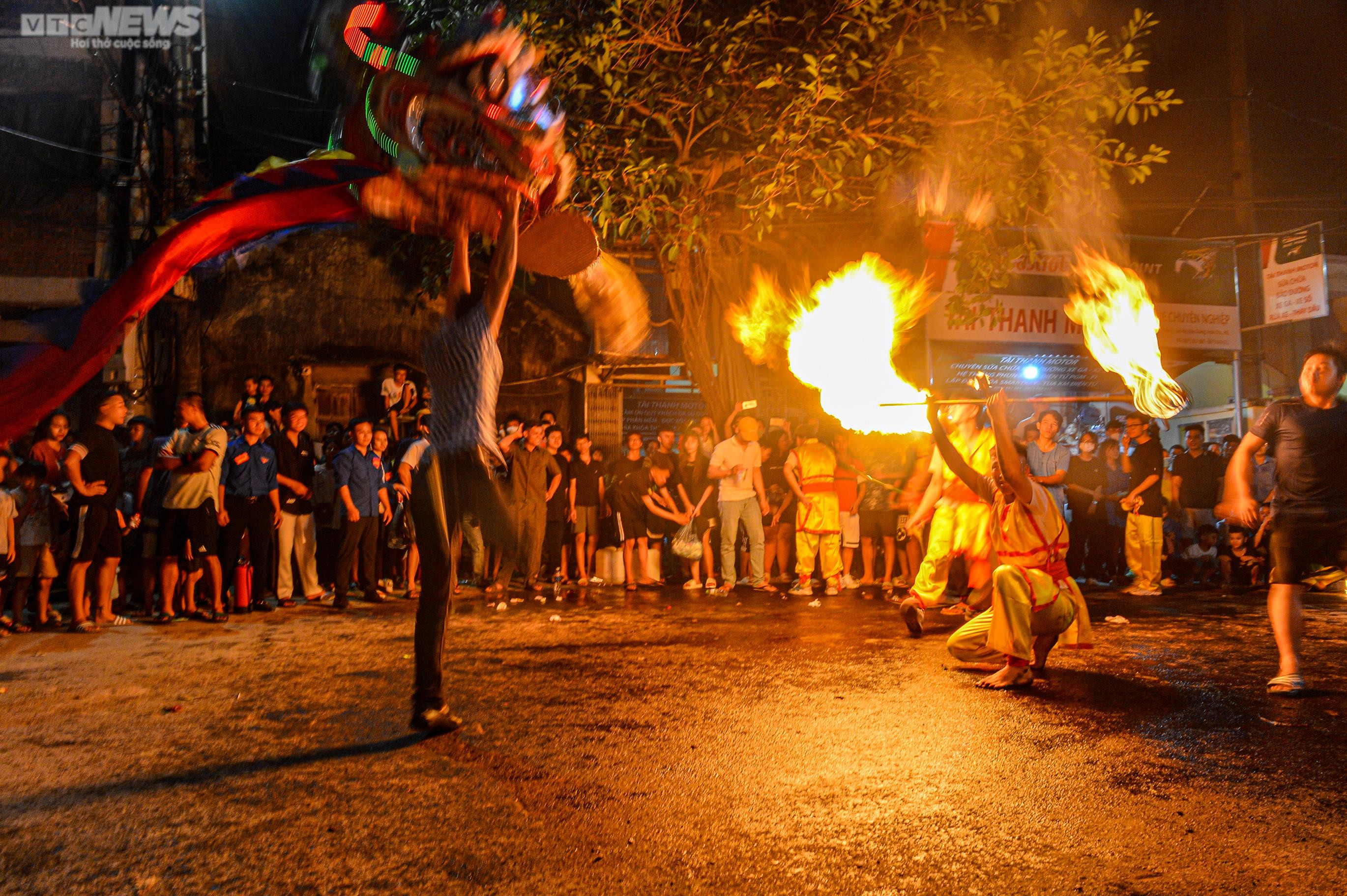 Độc đáo màn múa lân suốt 3 đêm đón Trung thu ở ngoại thành Hà Nội - 13