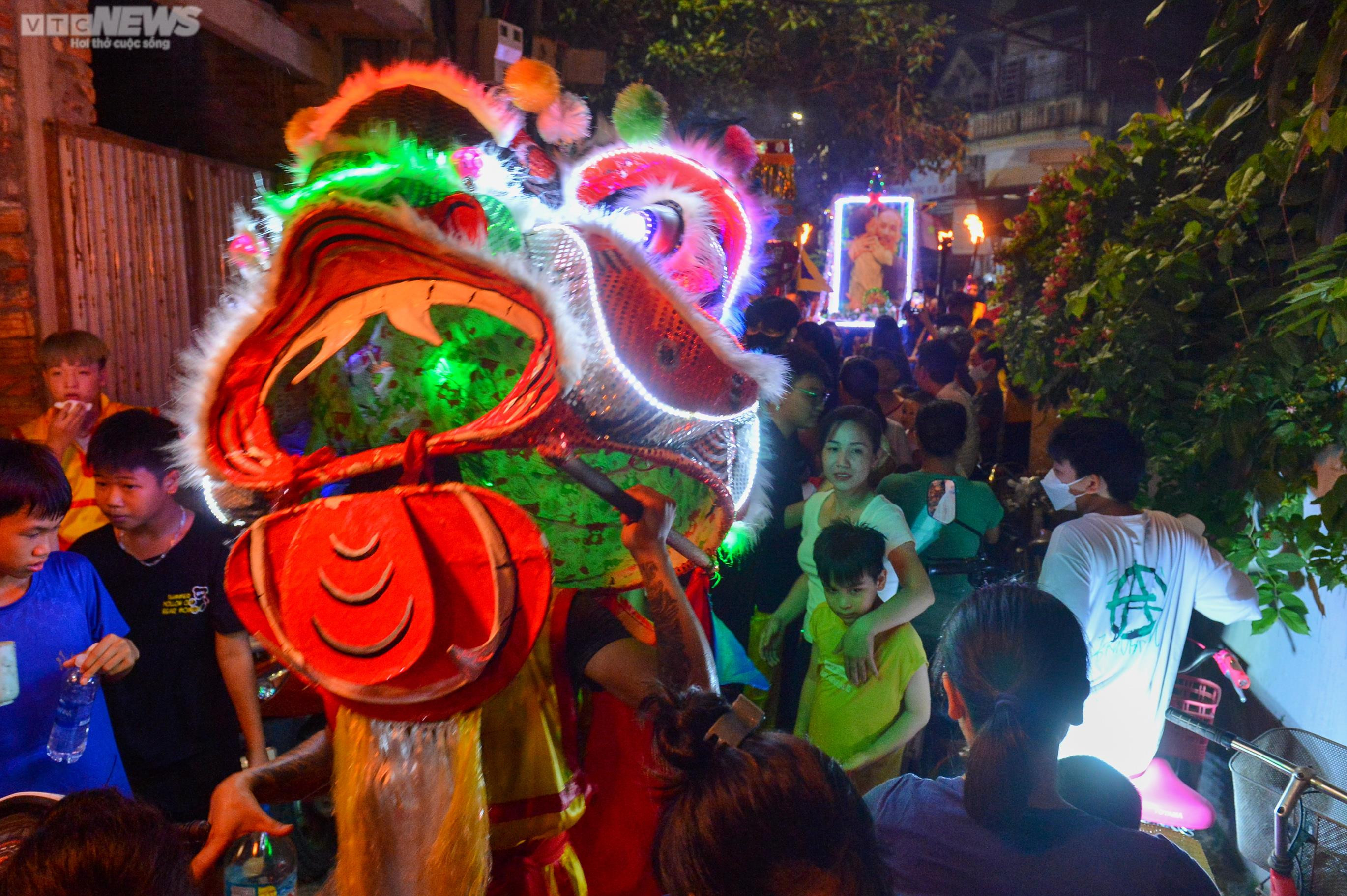 Độc đáo màn múa lân suốt 3 đêm đón Trung thu ở ngoại thành Hà Nội - 4