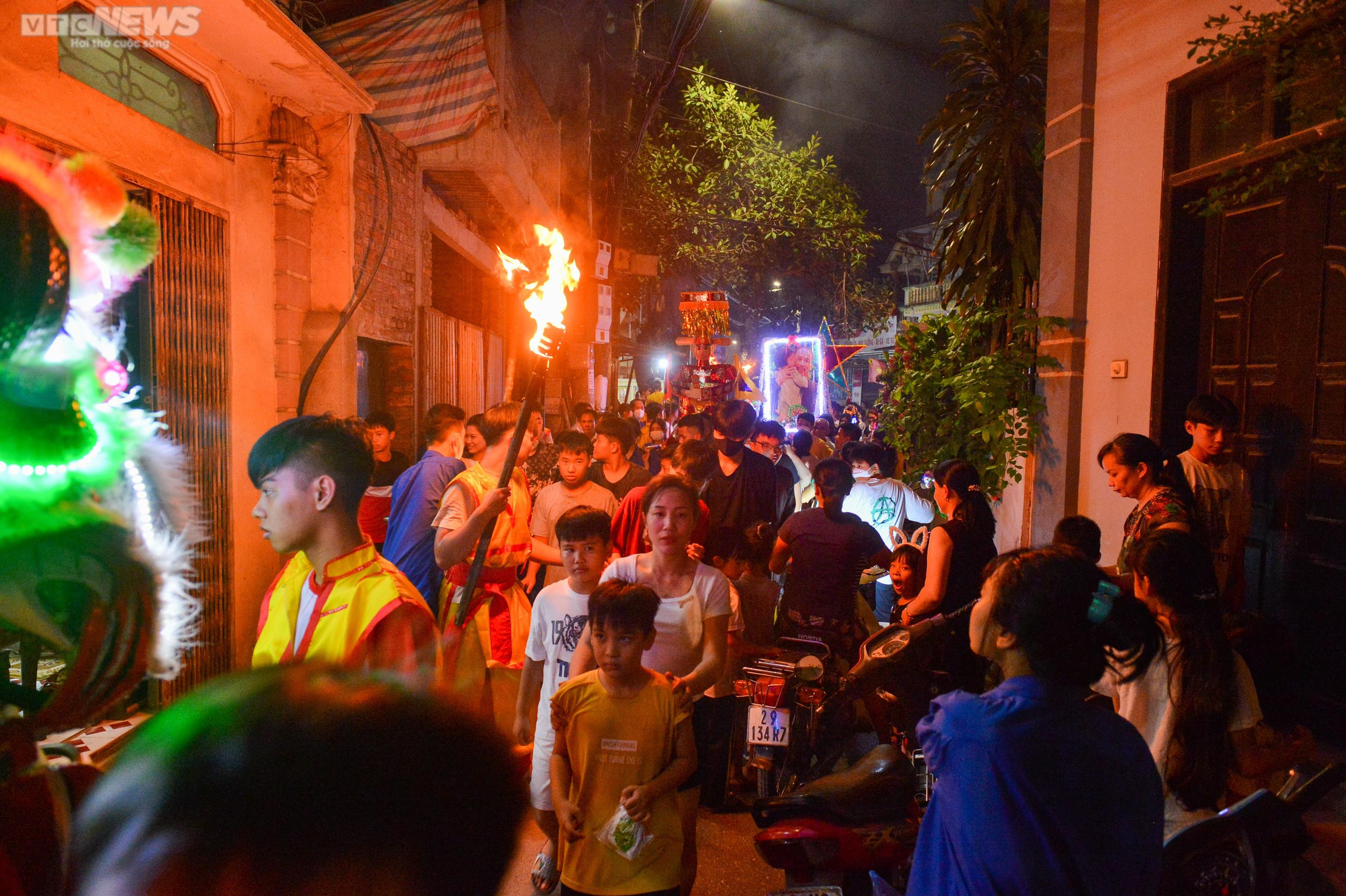 Độc đáo màn múa lân suốt 3 đêm đón Trung thu ở ngoại thành Hà Nội - 3