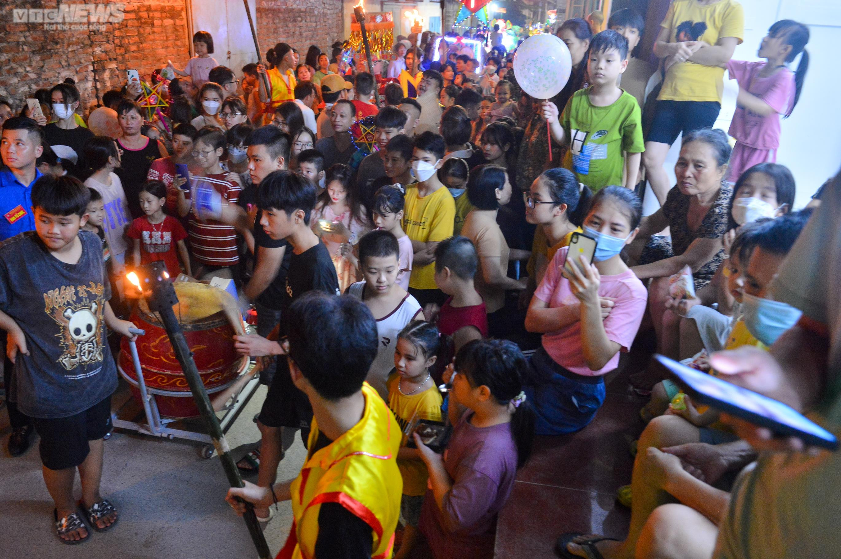 Độc đáo màn múa lân suốt 3 đêm đón Trung thu ở ngoại thành Hà Nội - 5