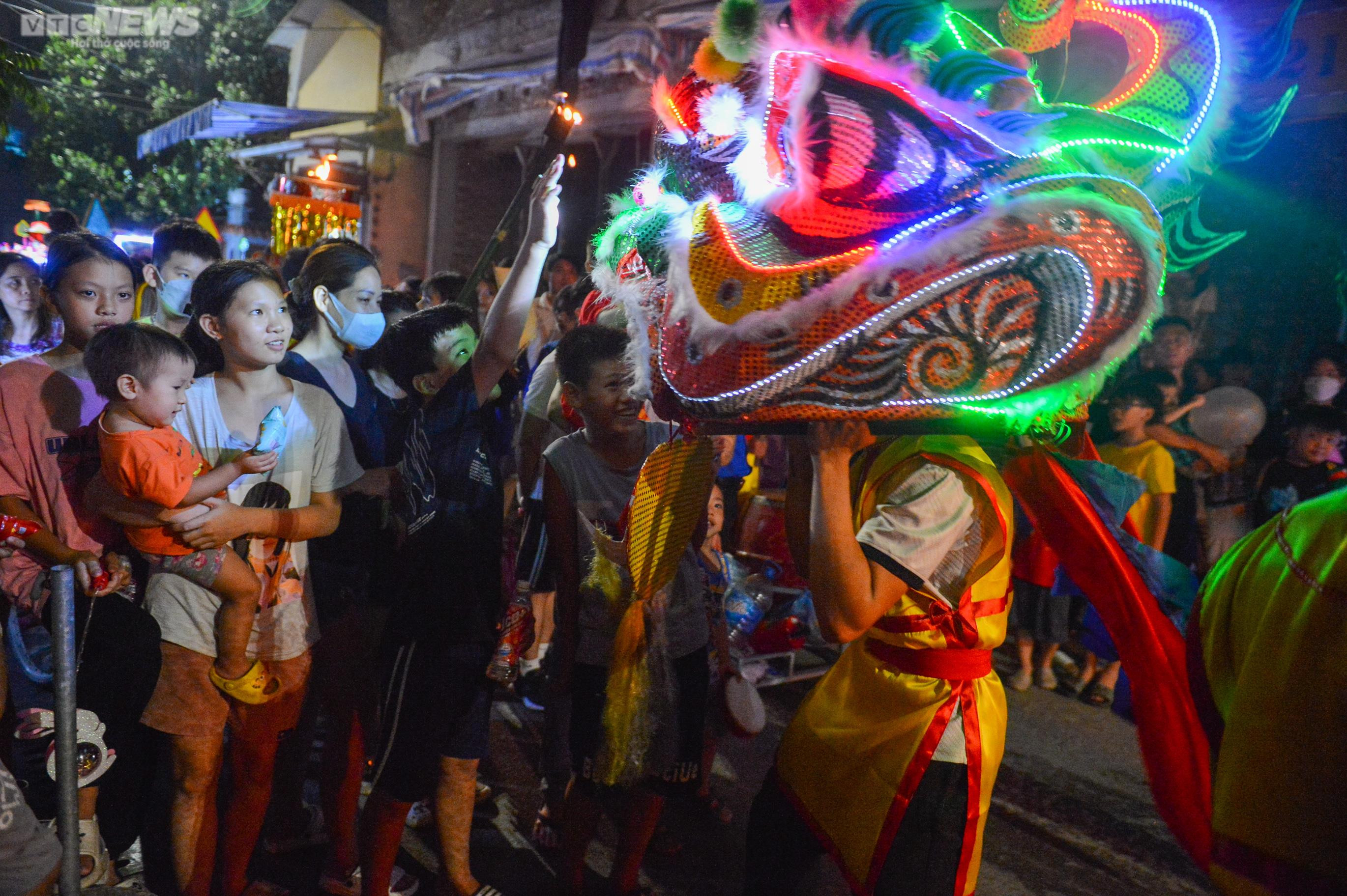 Độc đáo màn múa lân suốt 3 đêm đón Trung thu ở ngoại thành Hà Nội - 7