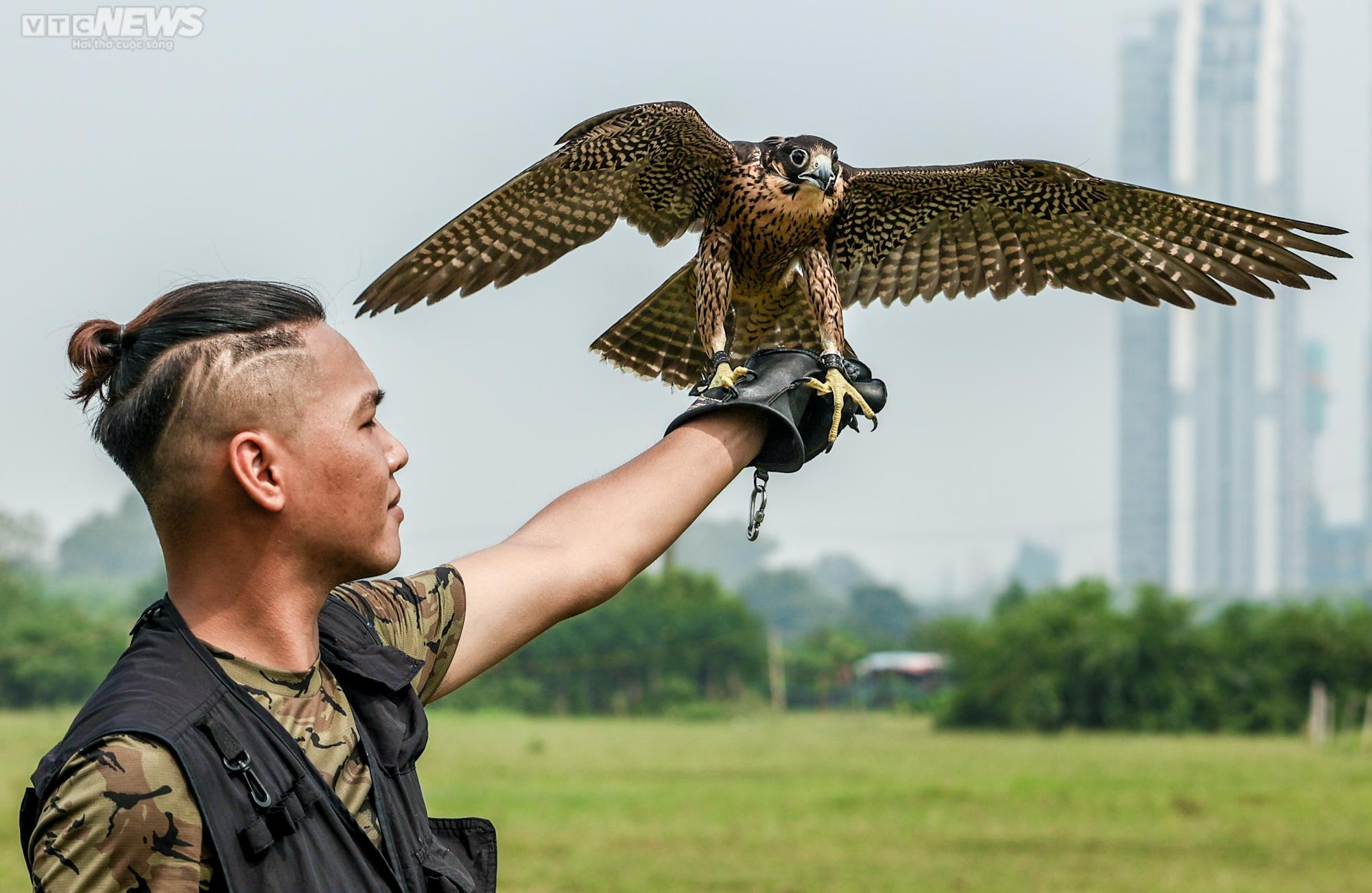 Xem giới trẻ Hà thành huấn luyện 'trinh sát bầu trời' - 1