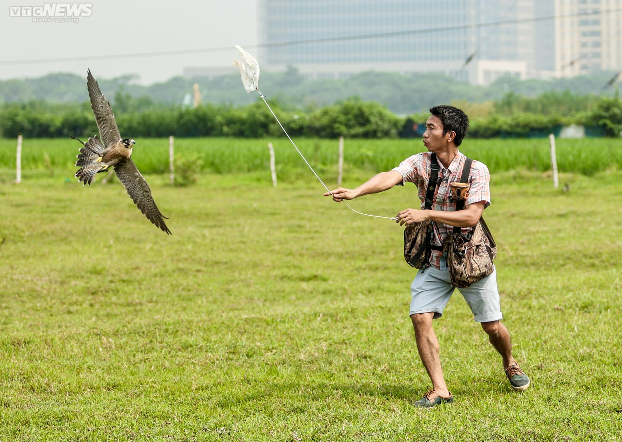 Xem giới trẻ Hà thành huấn luyện 'trinh sát bầu trời' - 8