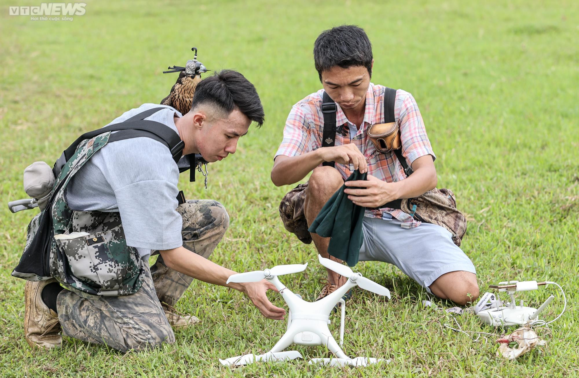 Xem giới trẻ Hà thành huấn luyện 'trinh sát bầu trời' - 11