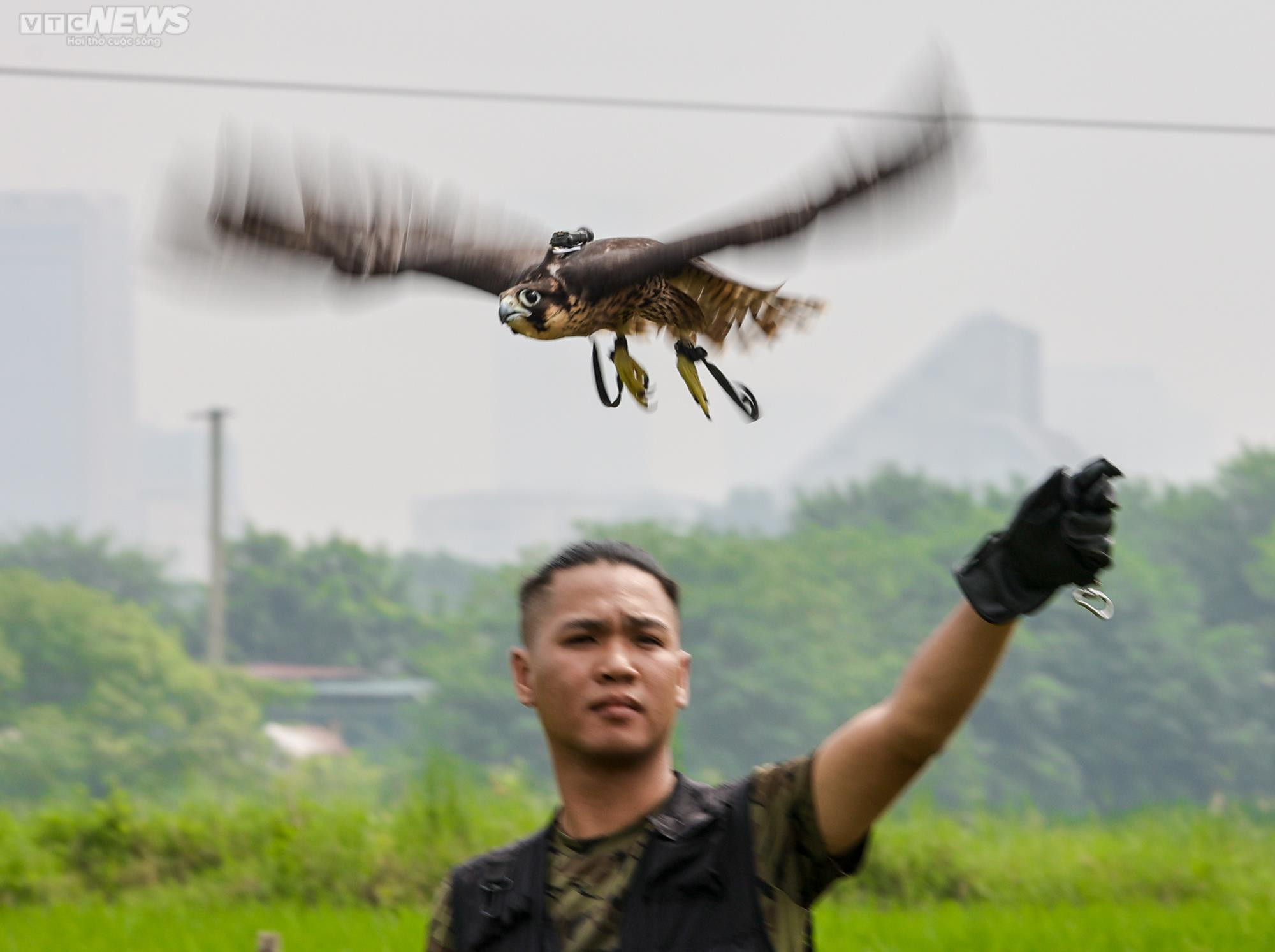 Xem giới trẻ Hà thành huấn luyện 'trinh sát bầu trời' - 7