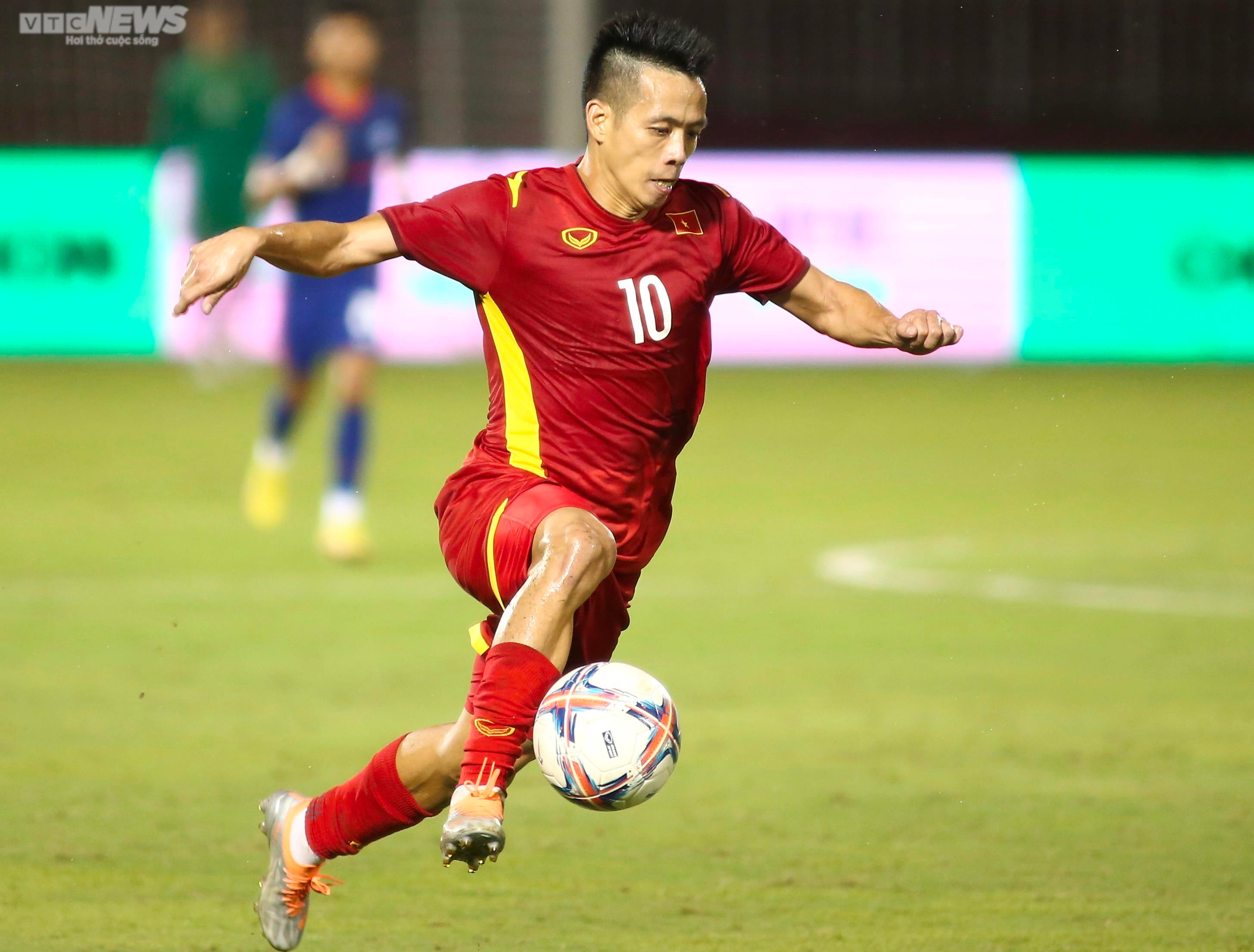 Văn Quyết tả xung hữu đột, ghi bàn đánh dấu ngày trở lại ngoạn mục - 4