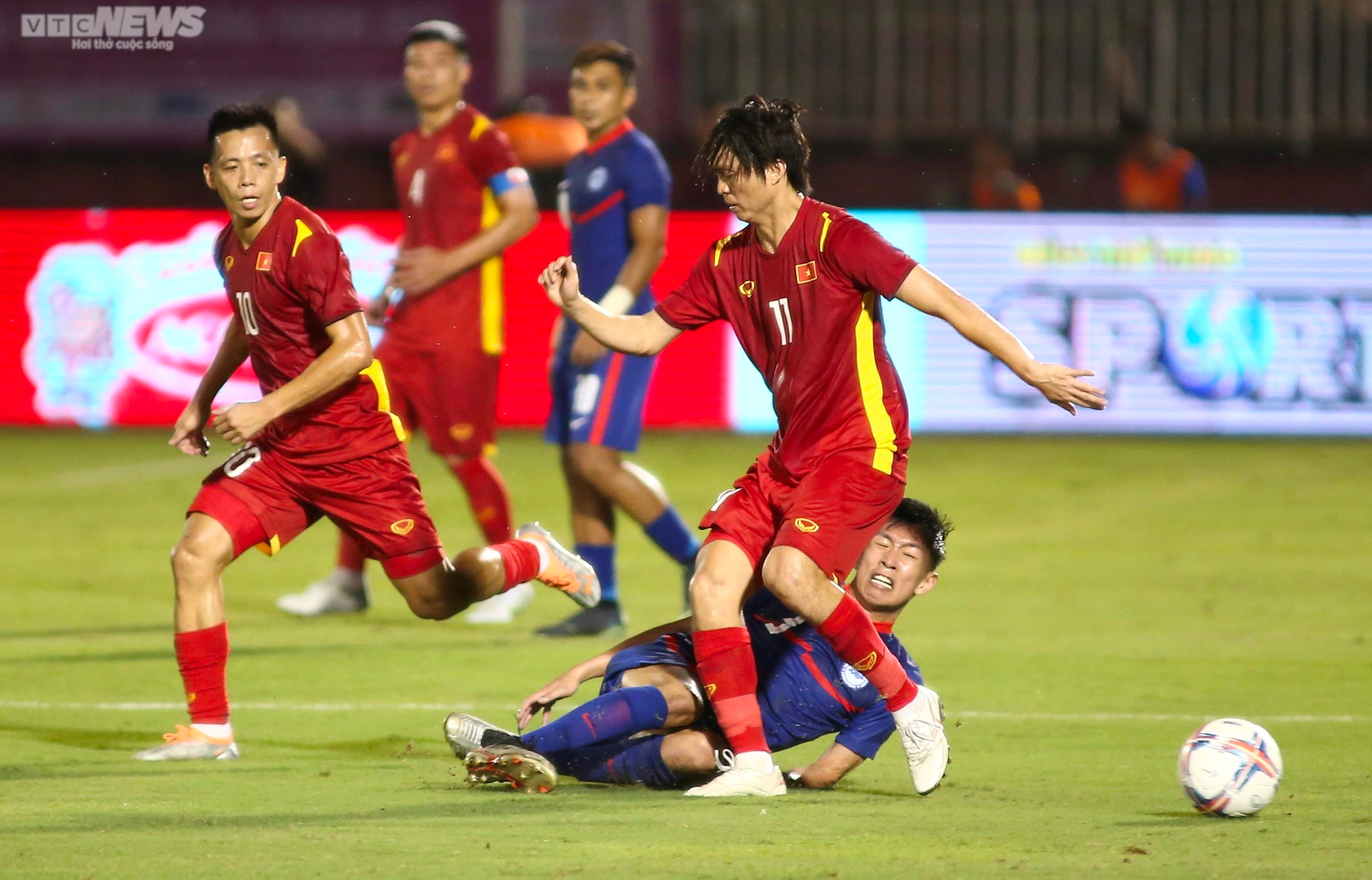 Văn Quyết tả xung hữu đột, ghi bàn đánh dấu ngày trở lại ngoạn mục - 8