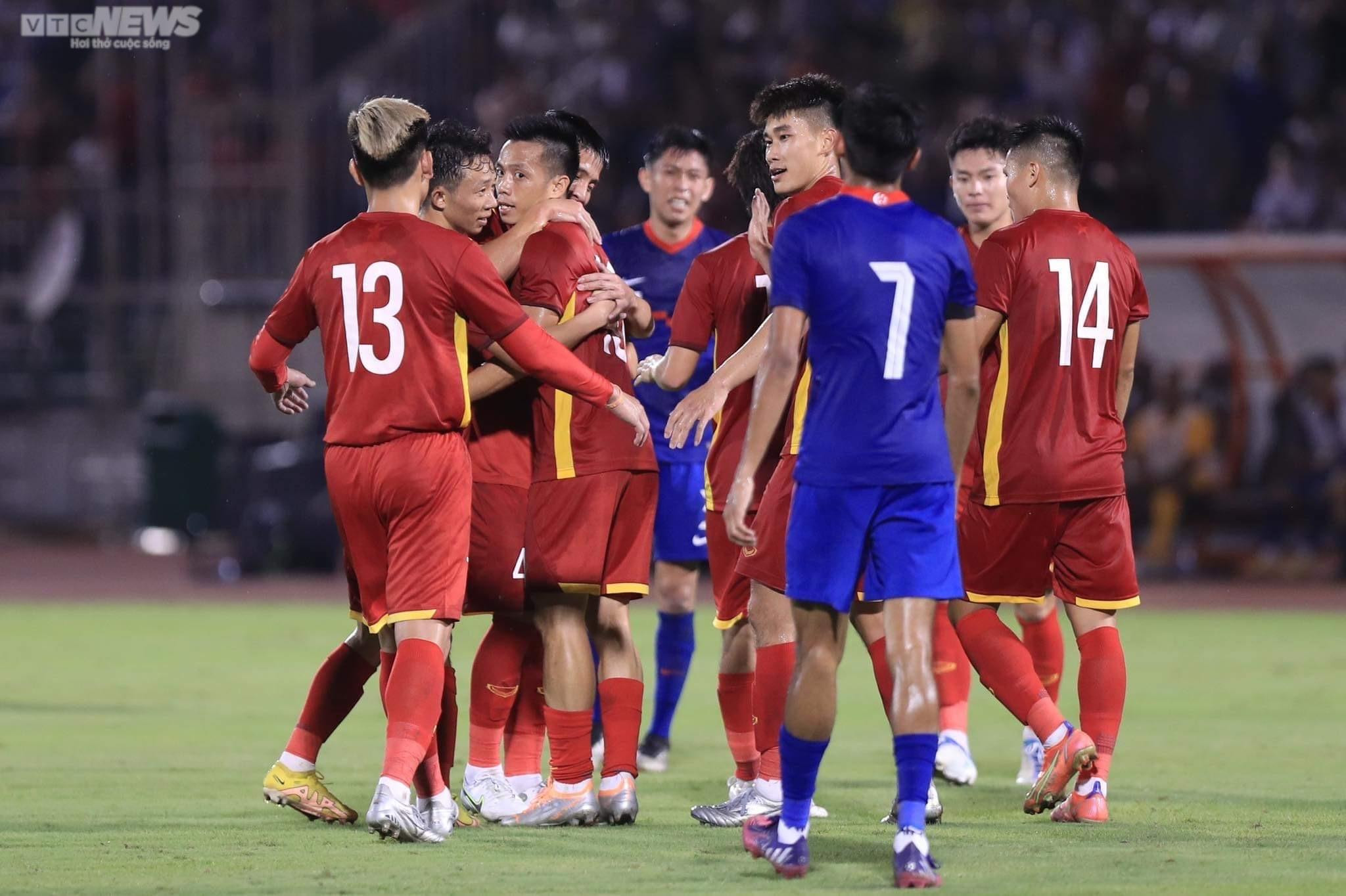 Văn Quyết tả xung hữu đột, ghi bàn đánh dấu ngày trở lại ngoạn mục - 6