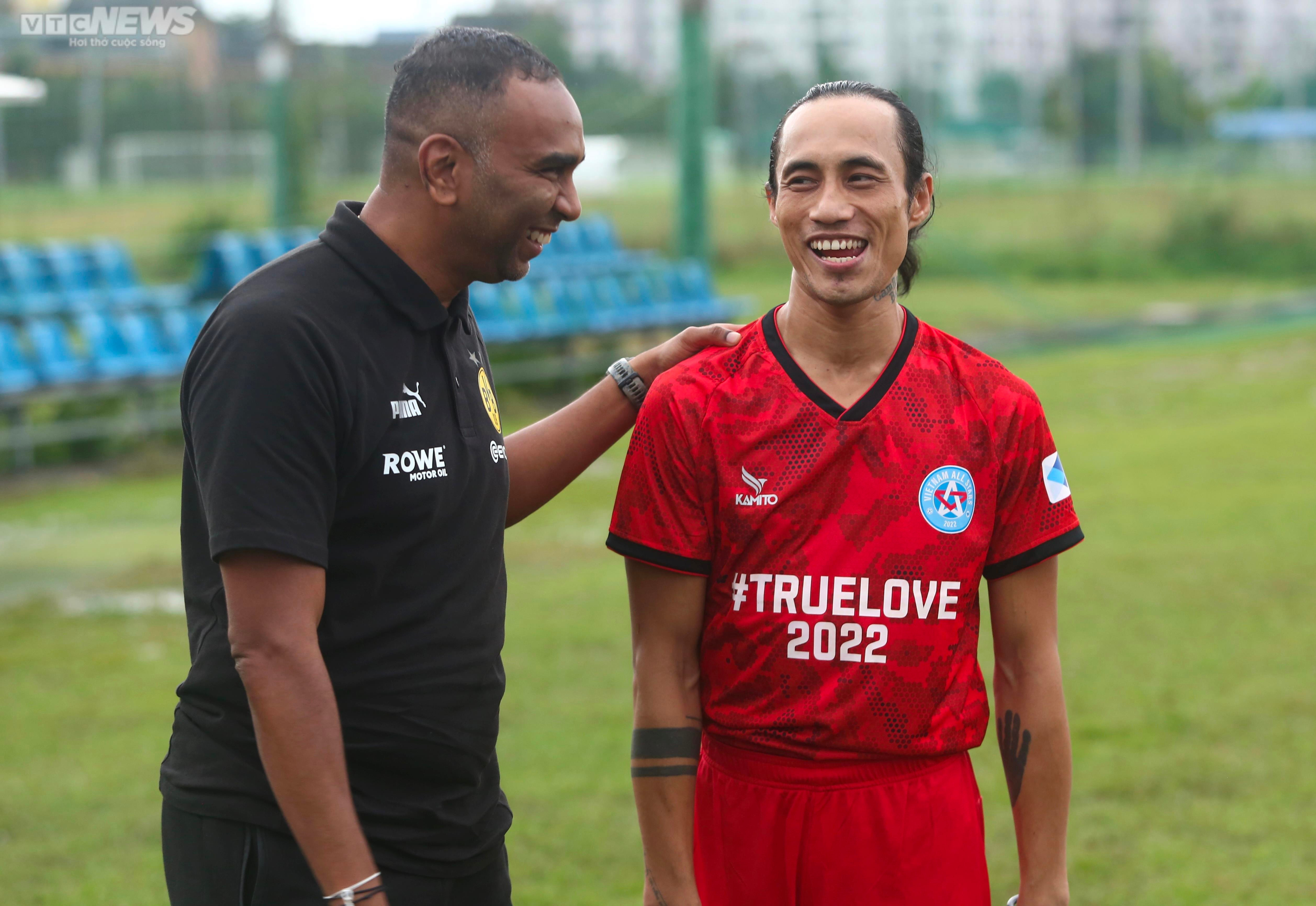 Công Vinh, Quốc Vượng, Văn Quyến tái hợp, quyết ghi bàn vào lưới nhà vô địch Đức - 11