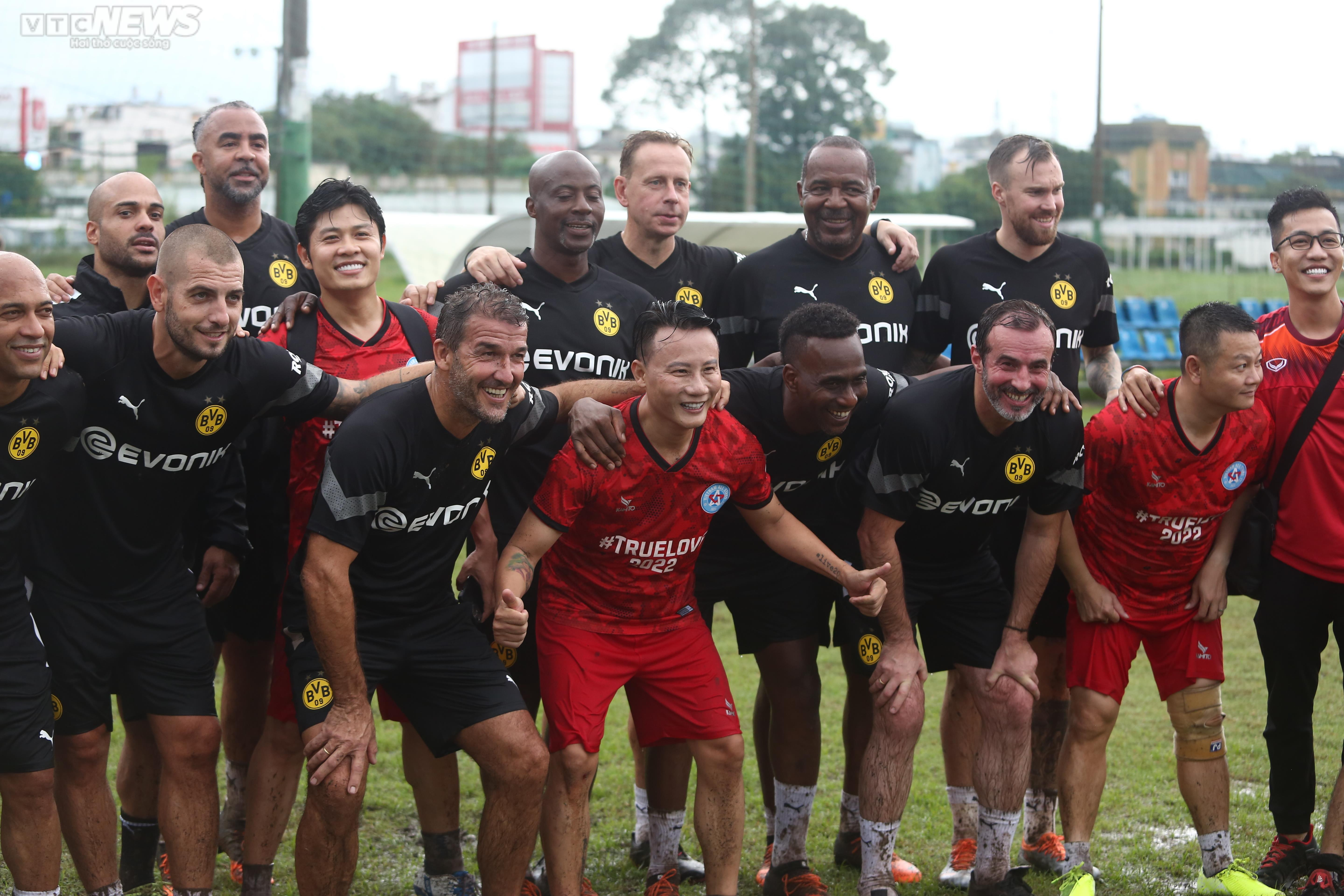 Công Vinh, Quốc Vượng, Văn Quyến tái hợp, quyết ghi bàn vào lưới nhà vô địch Đức - 12