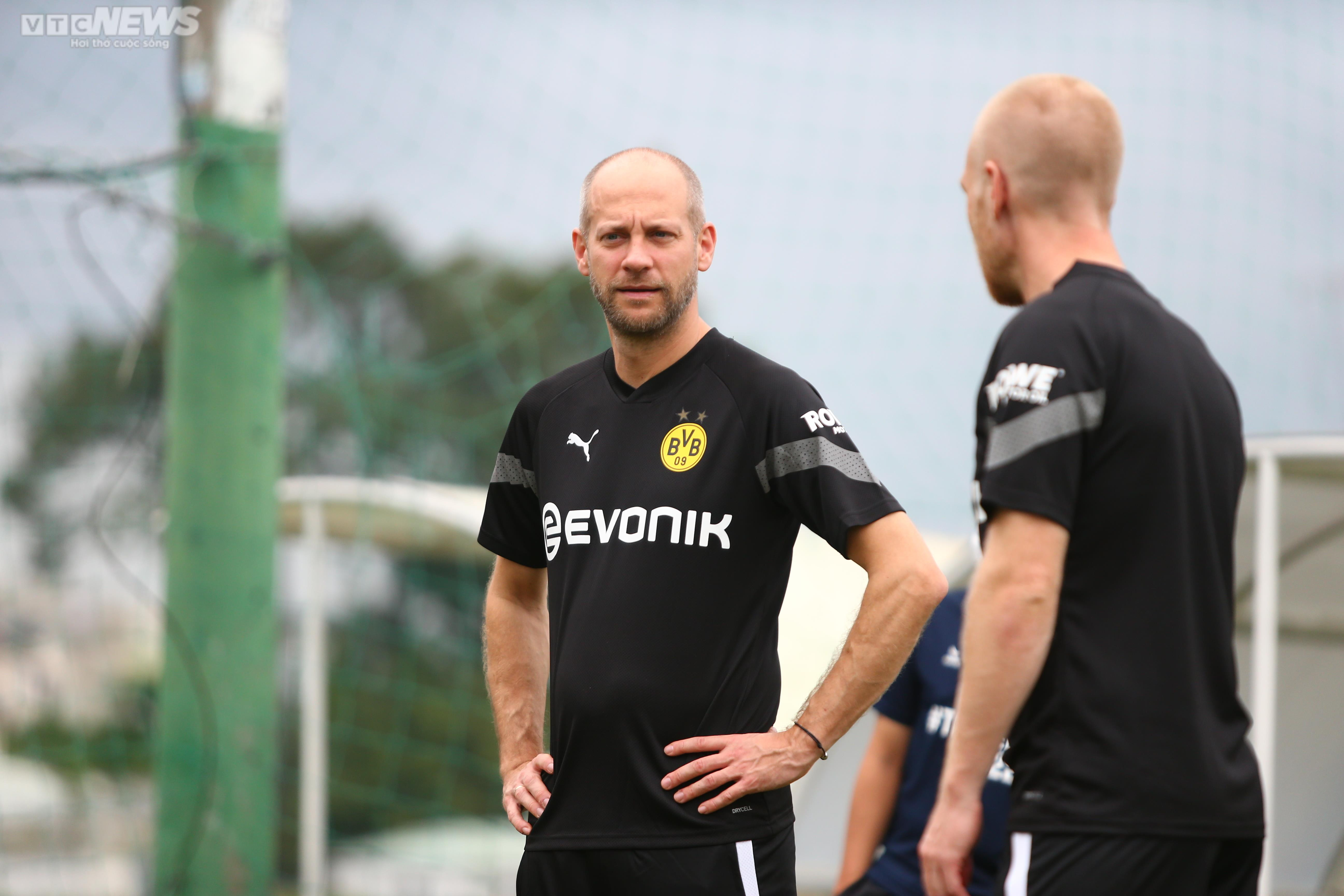 Công Vinh, Quốc Vượng, Văn Quyến tái hợp, quyết ghi bàn vào lưới nhà vô địch Đức - 6