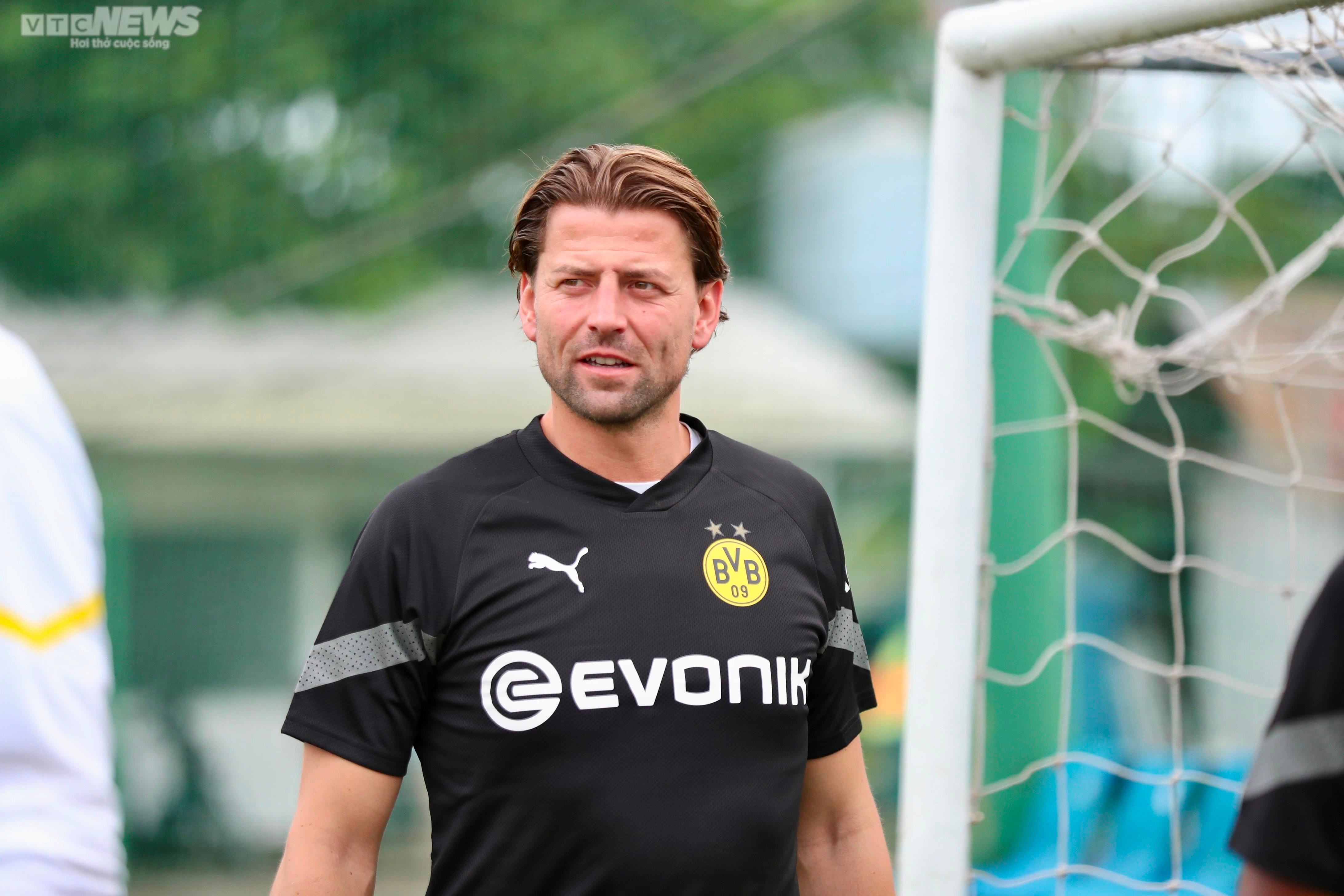 Công Vinh, Quốc Vượng, Văn Quyến tái hợp, quyết ghi bàn vào lưới nhà vô địch Đức - 5