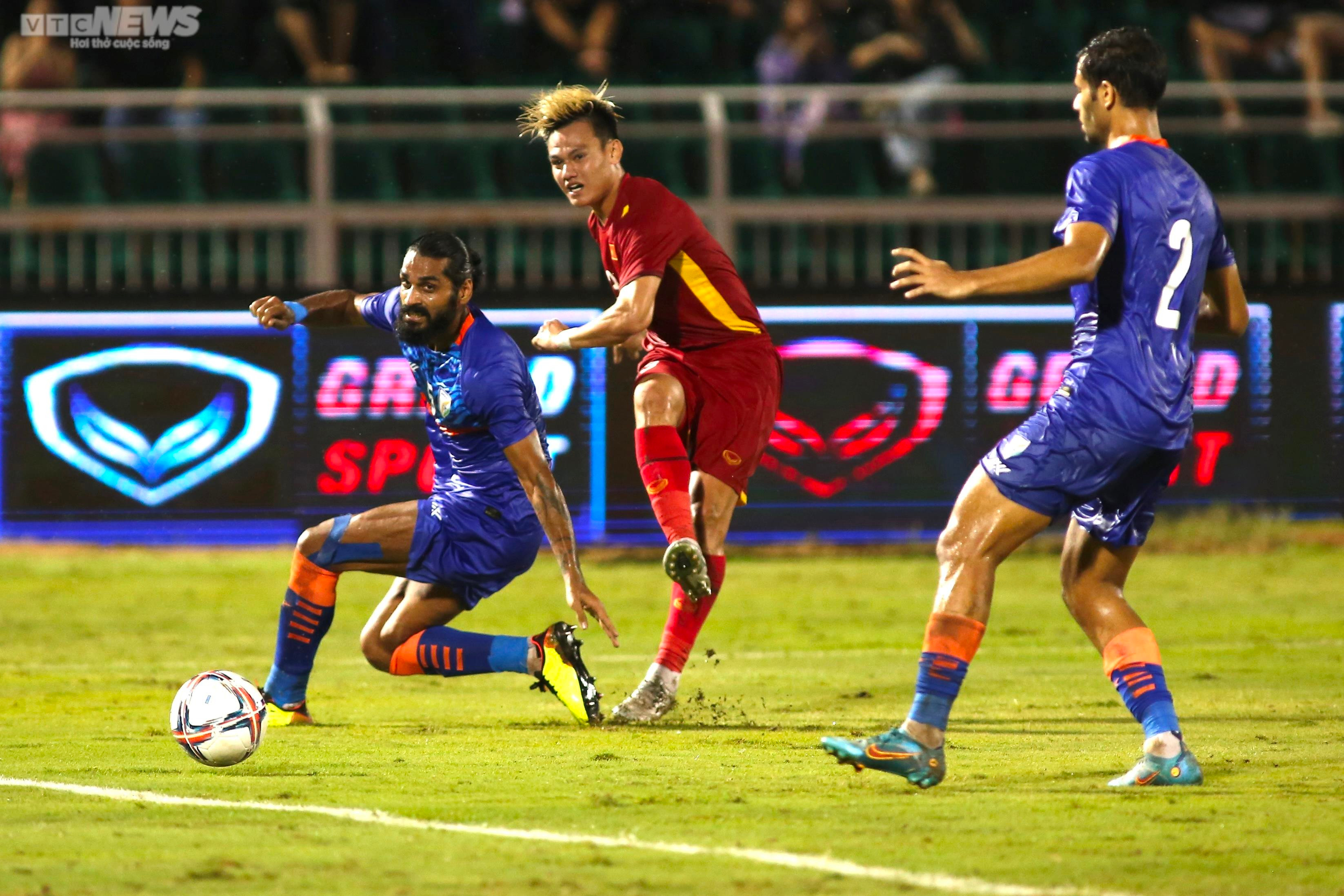 Quang Hải phô diễn đẳng cấp, tìm lại cảm hứng ở tuyển Việt Nam - 8