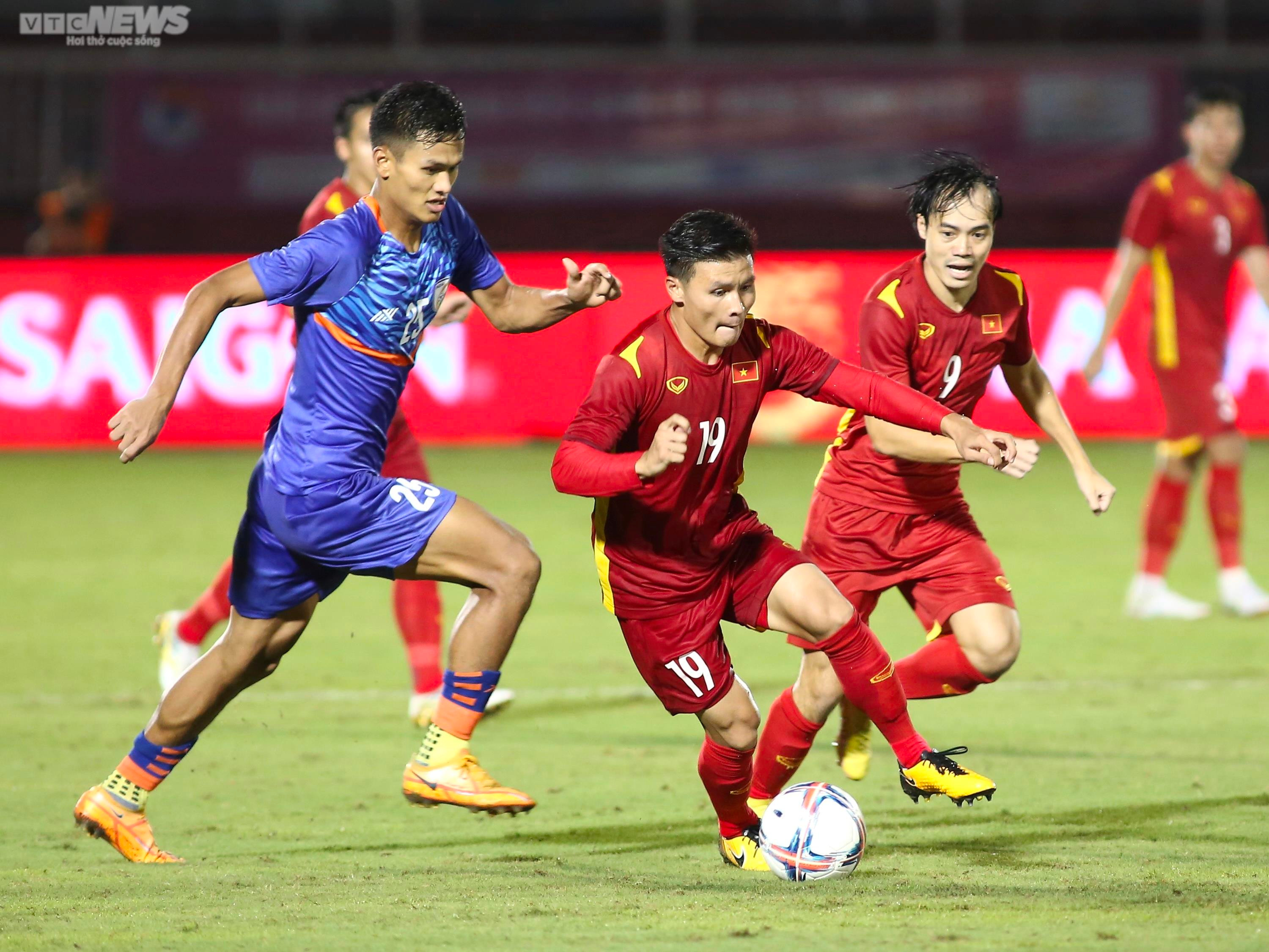 Quang Hải phô diễn đẳng cấp, tìm lại cảm hứng ở tuyển Việt Nam - 3