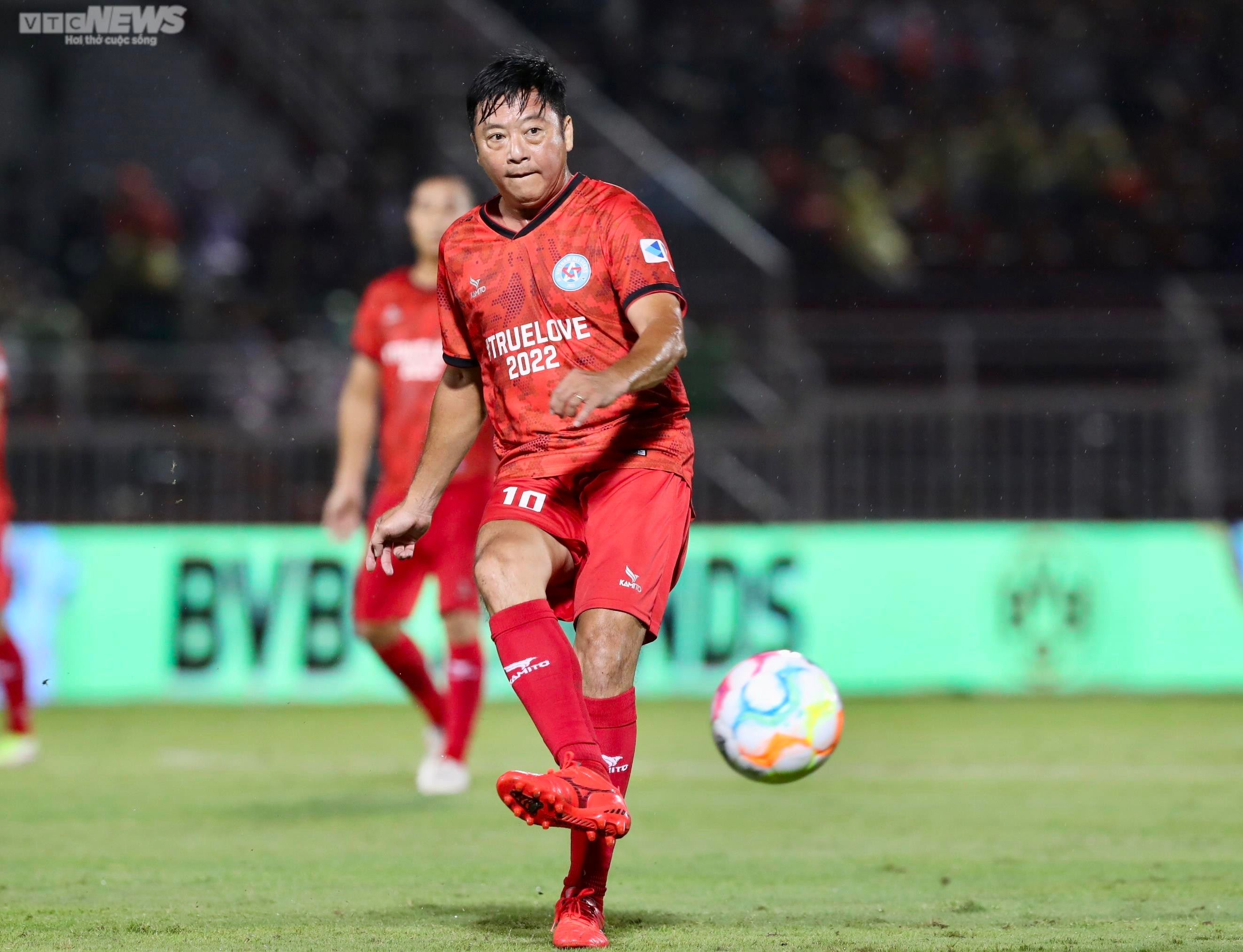 Công Vinh ghi bàn, Văn Quyến phô diễn kỹ thuật trước Huyền thoại Dortmund - 10
