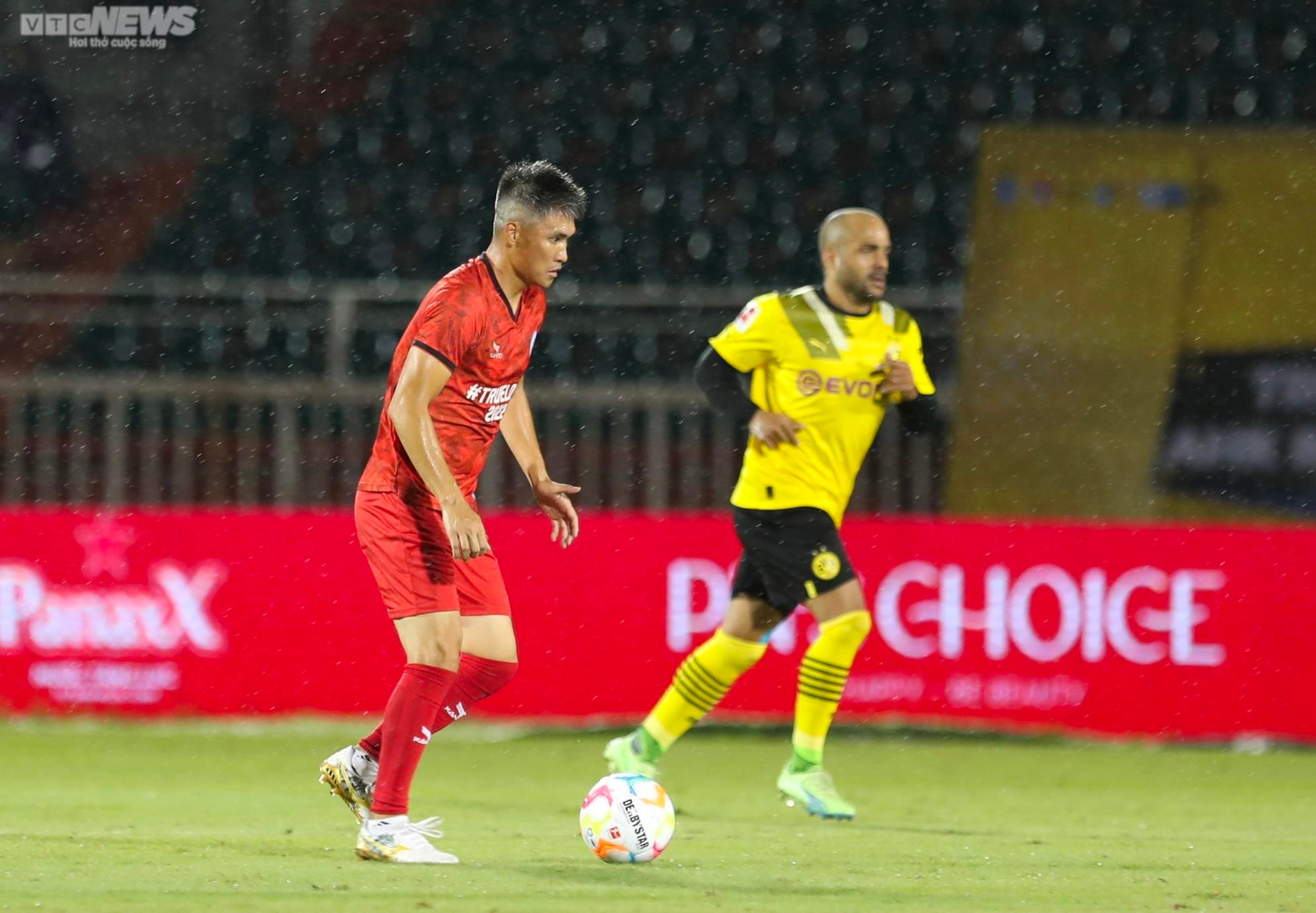 Công Vinh ghi bàn, Văn Quyến phô diễn kỹ thuật trước Huyền thoại Dortmund - 5