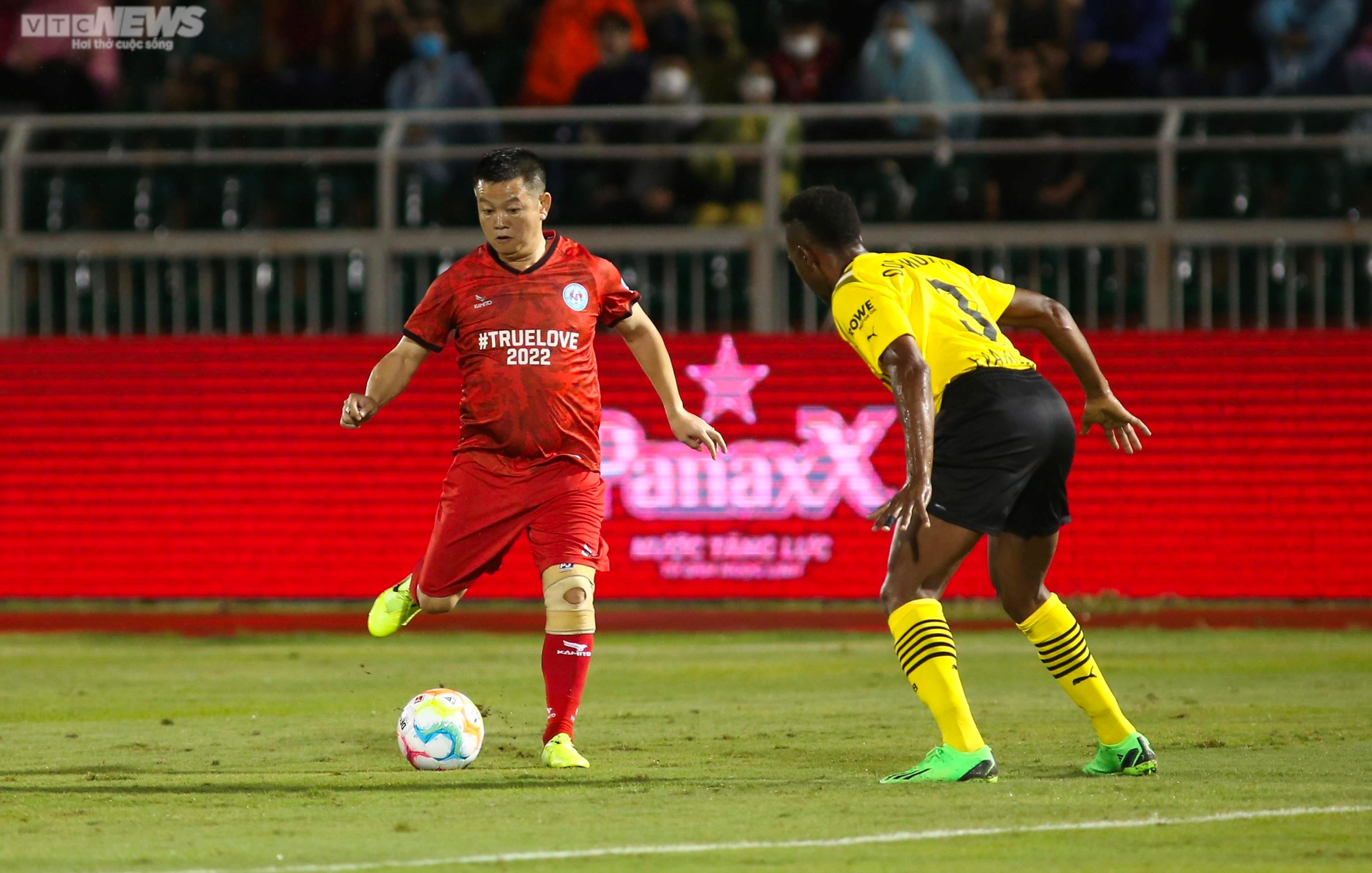 Công Vinh ghi bàn, Văn Quyến phô diễn kỹ thuật trước Huyền thoại Dortmund - 4