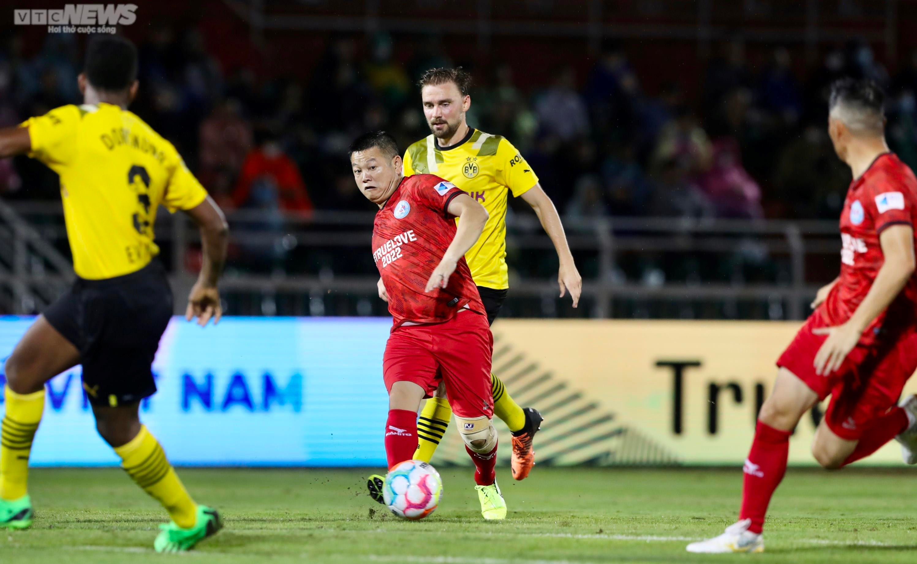 Công Vinh ghi bàn, Văn Quyến phô diễn kỹ thuật trước Huyền thoại Dortmund - 6