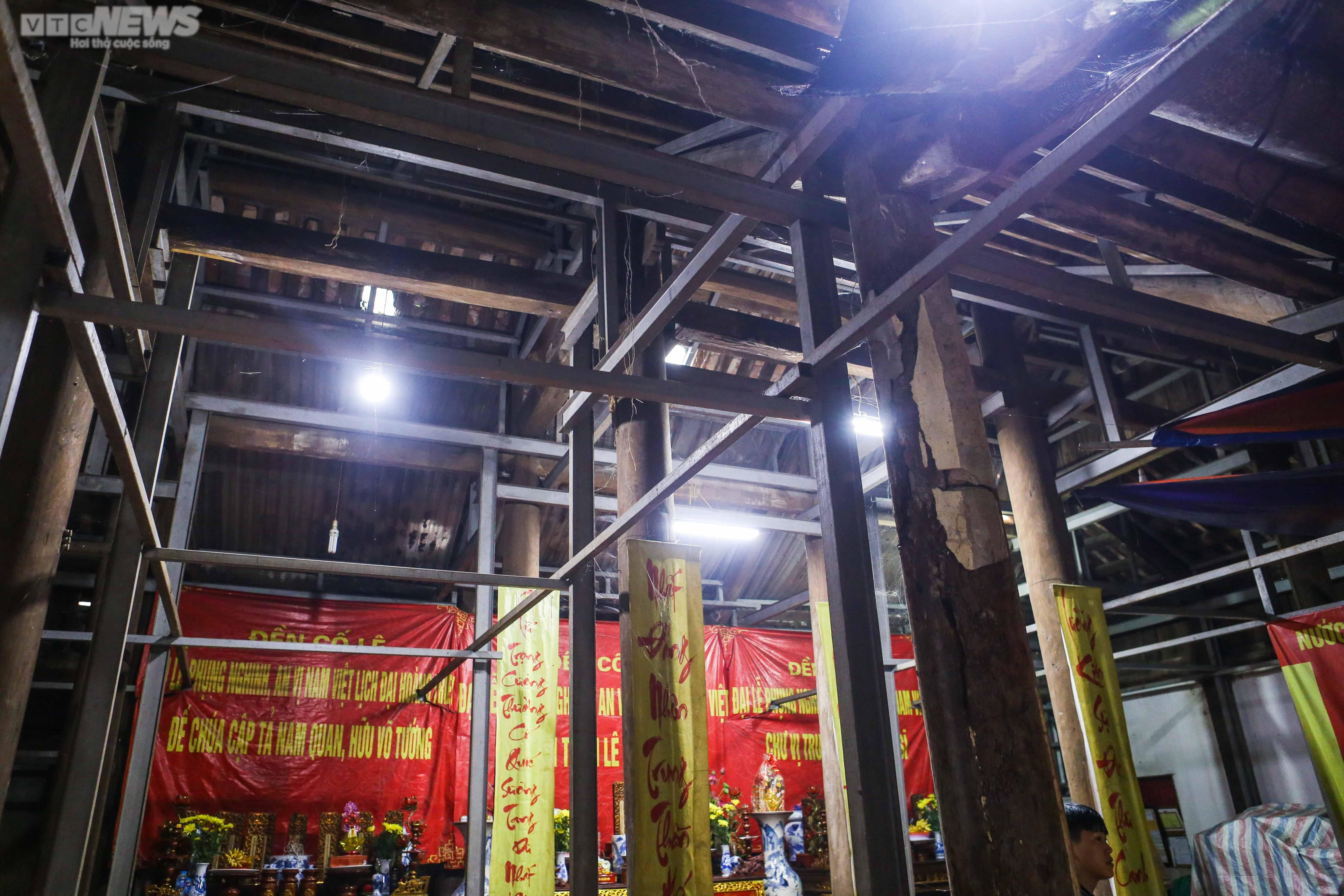 Ảnh: Ngôi đền cổ ở Hà Nội phải 'chống nạng', phủ bạt chờ ngày trùng tu - 3