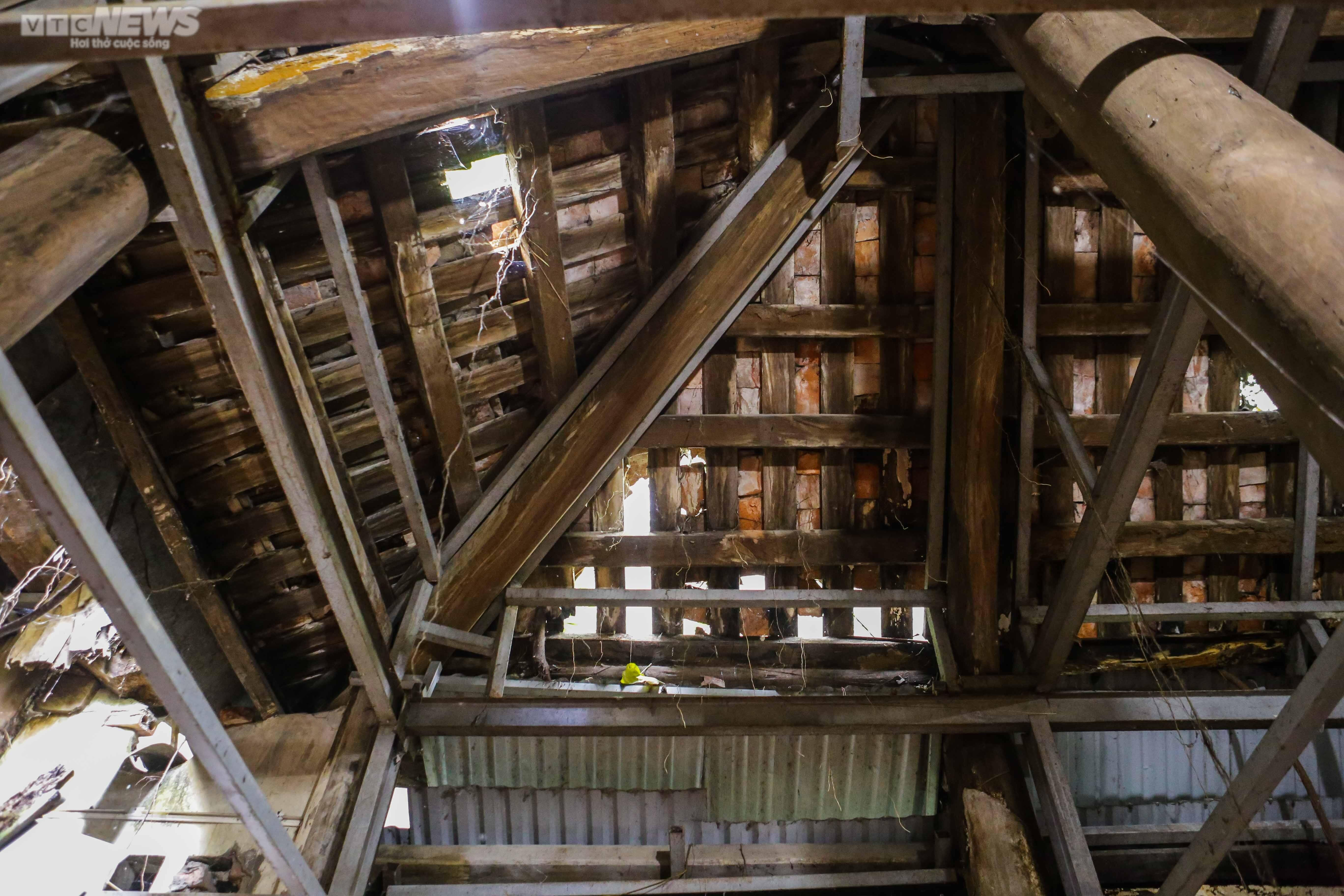 Ảnh: Ngôi đền cổ ở Hà Nội phải 'chống nạng', phủ bạt chờ ngày trùng tu - 8