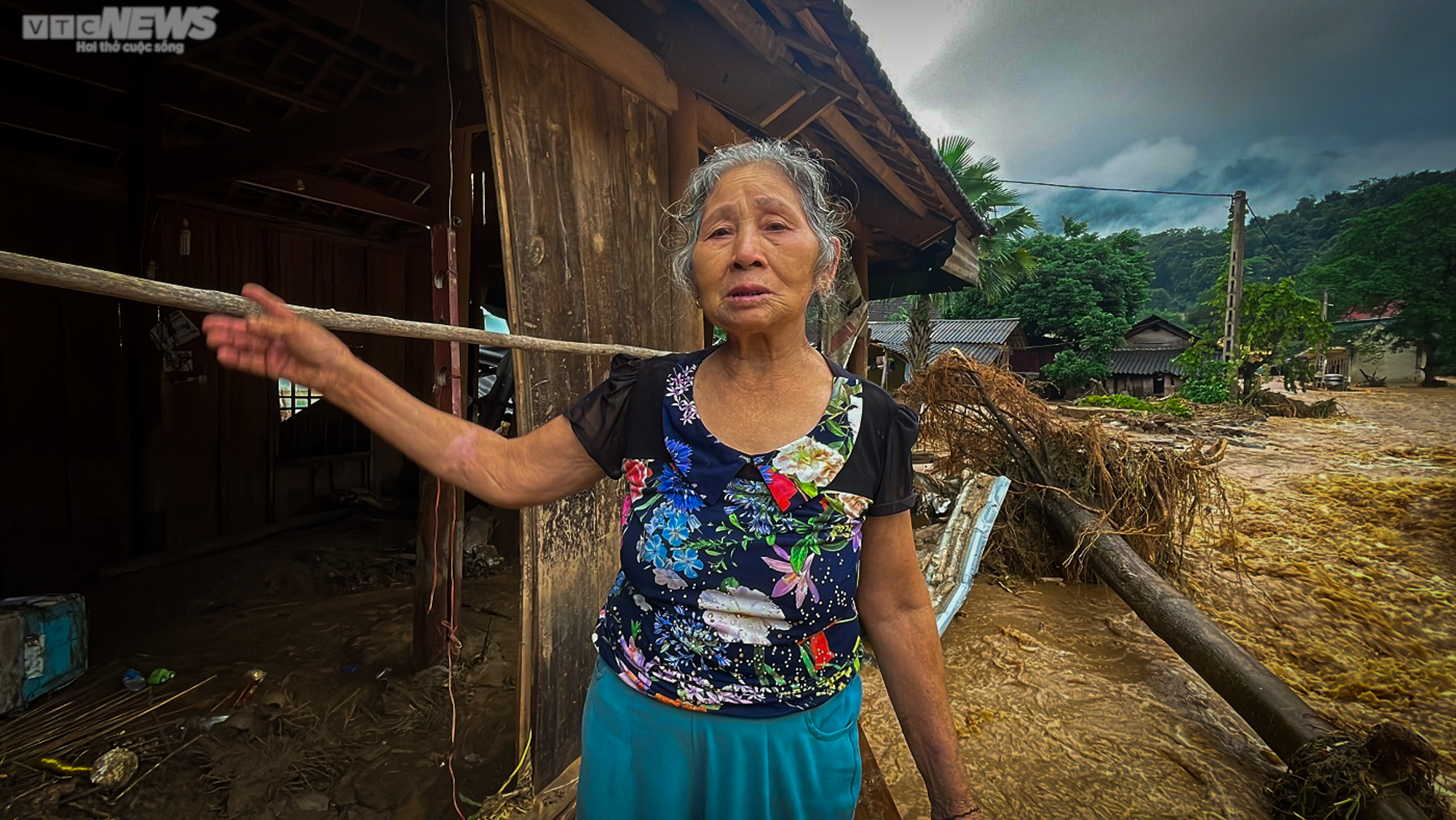 Sau trận lũ lịch sử càn quét, nhà dân ở Nghệ An trơ trọi vài viên gạch - 2