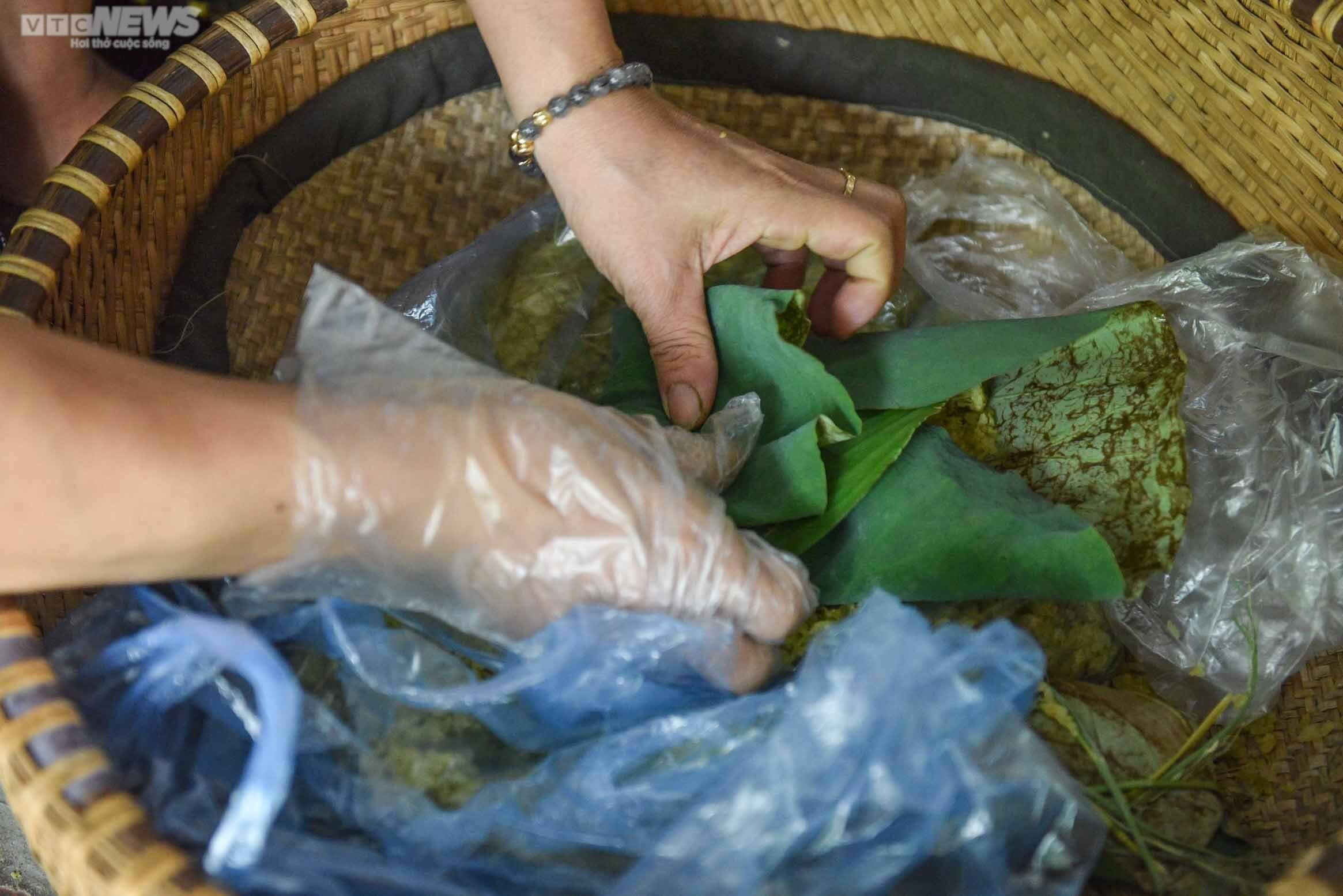 Người dân Mễ Trì tất bật vào vụ cốm, thu tiền triệu/ngày - 10