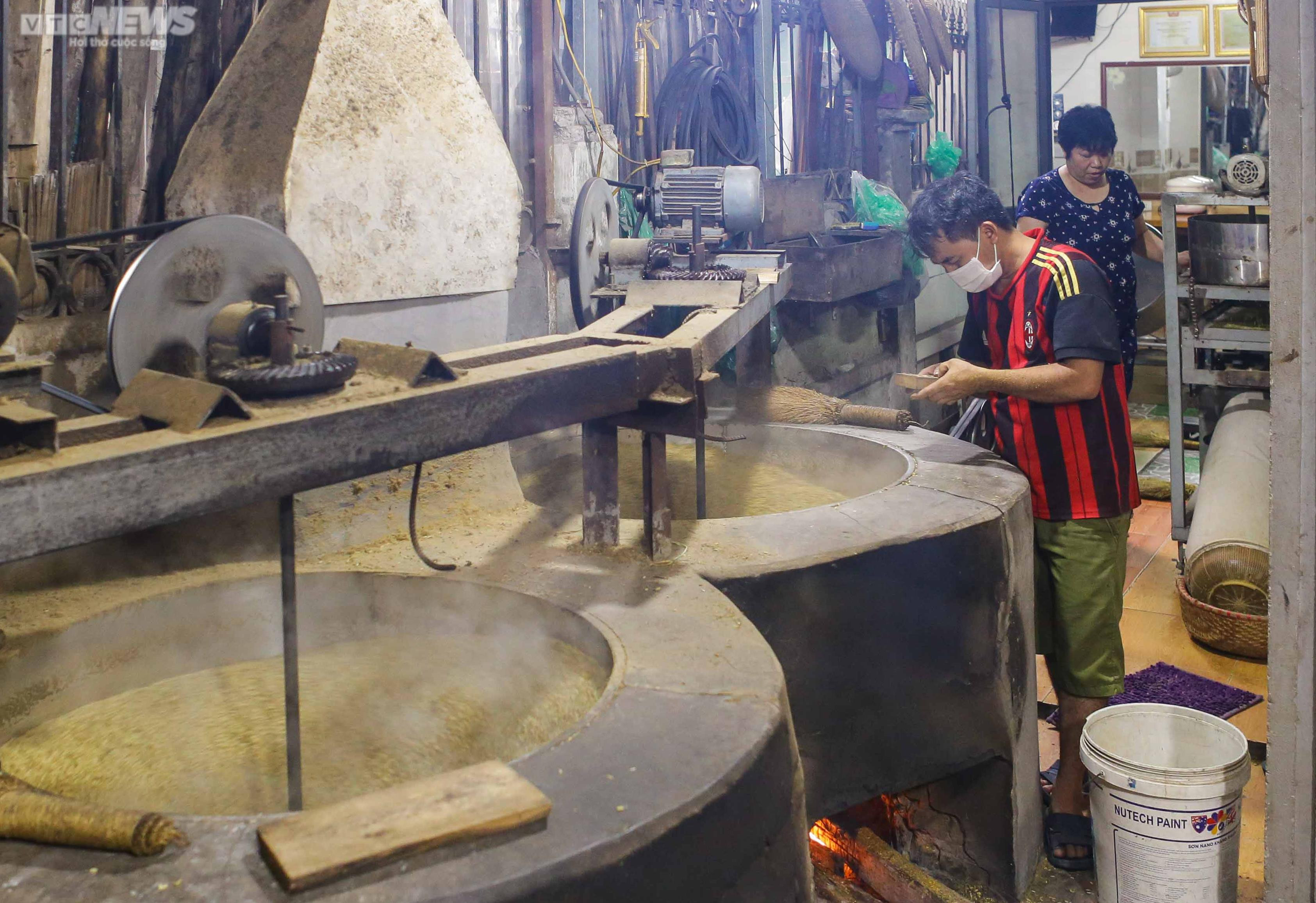 Người dân Mễ Trì tất bật vào vụ cốm, thu tiền triệu/ngày - 3