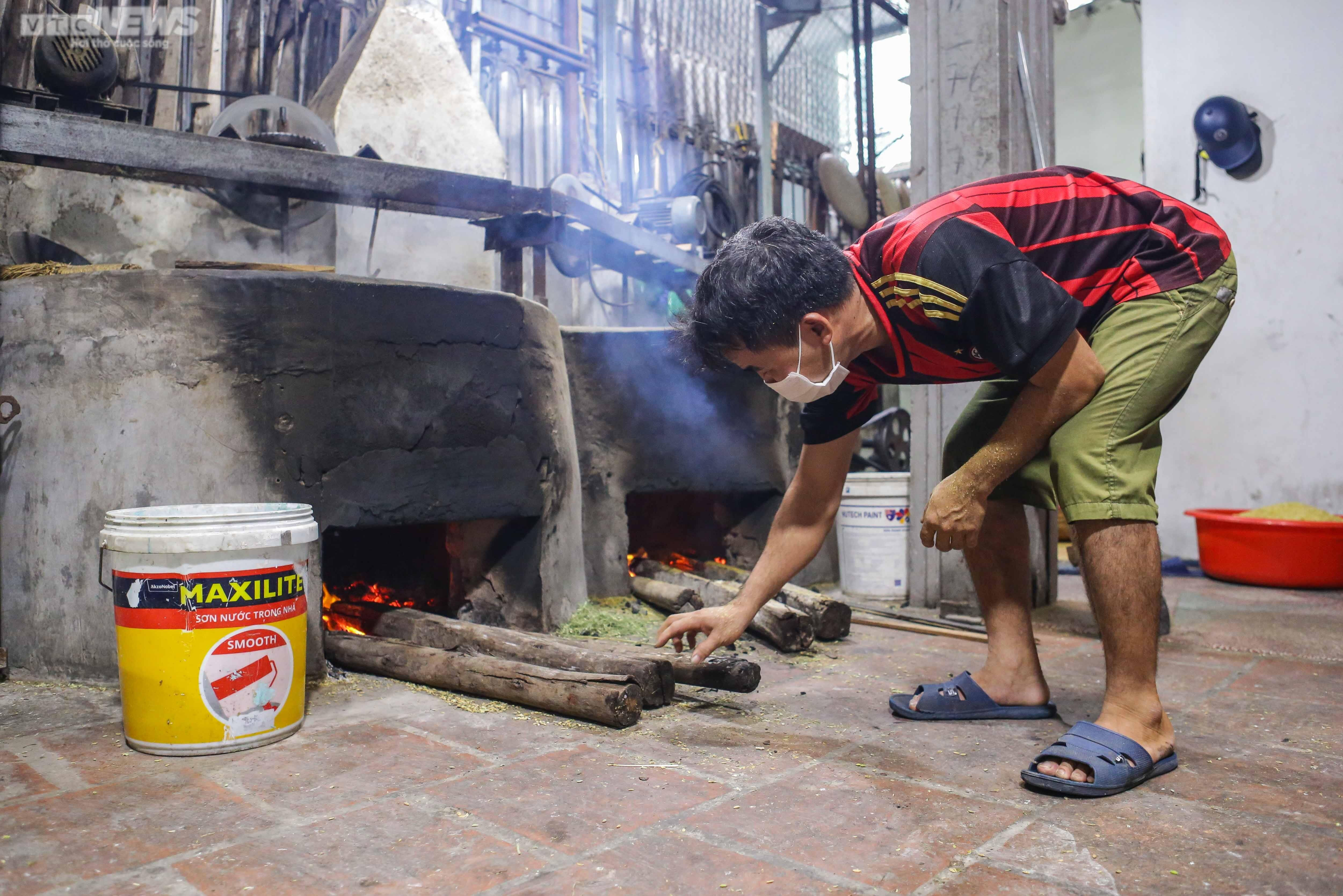 Người dân Mễ Trì tất bật vào vụ cốm, thu tiền triệu/ngày - 4