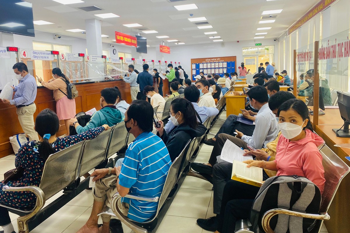 Công chức nghỉ việc hàng loạt: Khó giữ chân nhân tài với thu nhập 'chuẩn nghèo' - 3