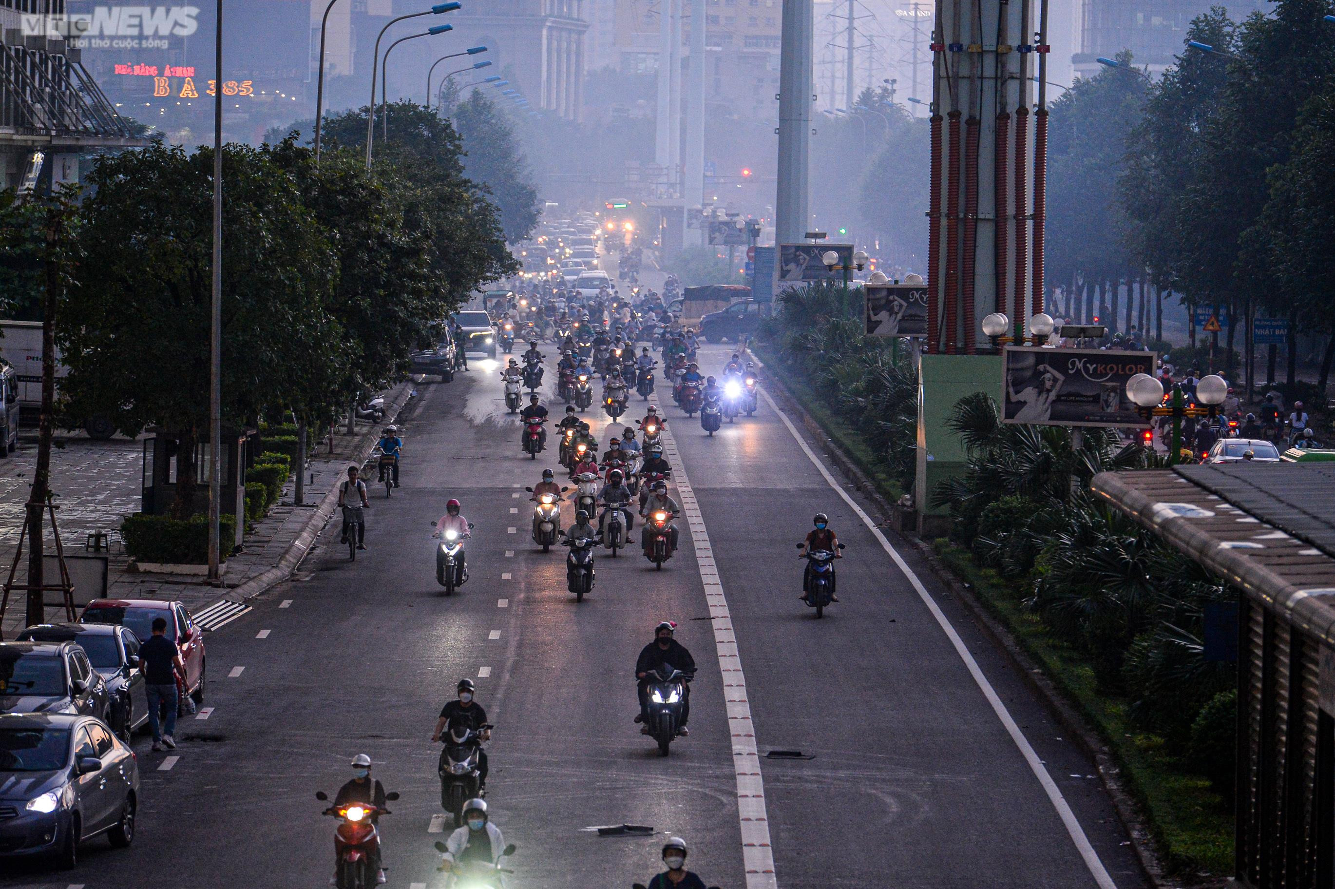 CSGT điều chỉnh đèn tín hiệu, hầm chui 700 tỷ ở Hà Nội hết cảnh ùn tắc - 4