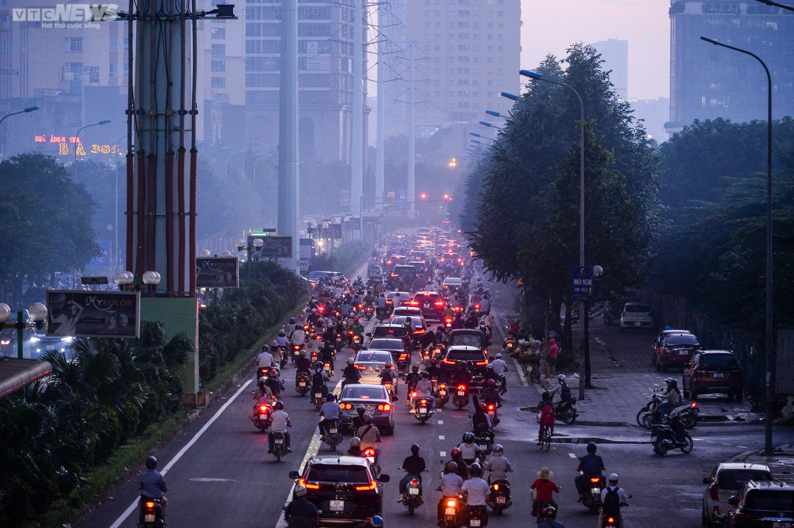 CSGT điều chỉnh đèn tín hiệu, hầm chui 700 tỷ ở Hà Nội hết cảnh ùn tắc - 5