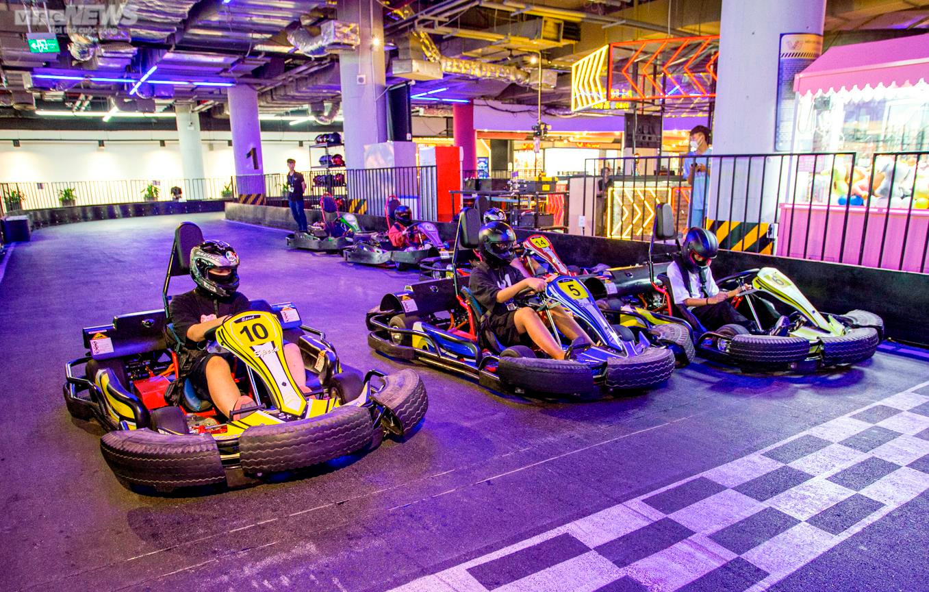 Ảnh: Giới trẻ Hà thành hào hứng đi xả stress tại trường đua F1 mini trong nhà - 1