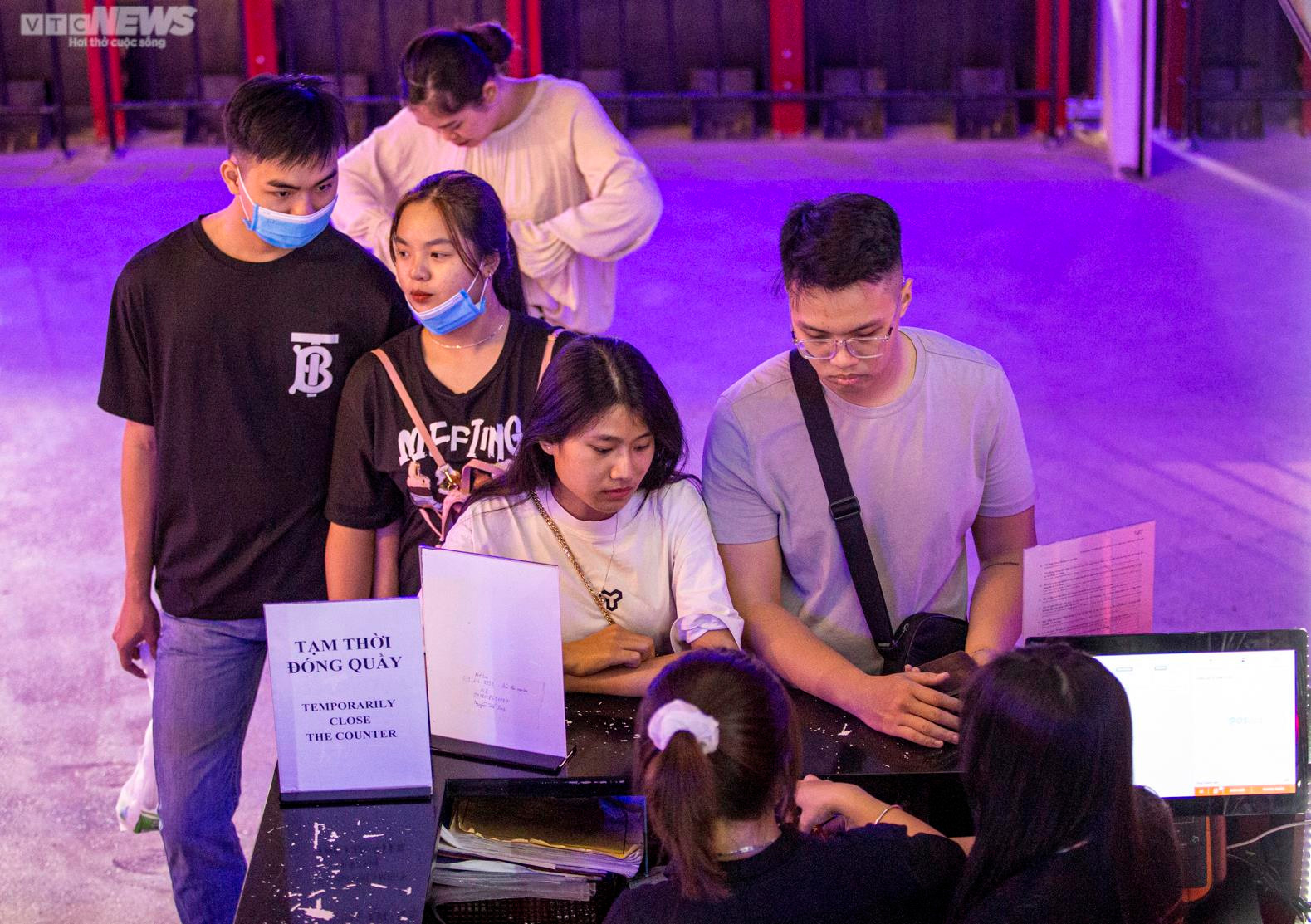 Ảnh: Giới trẻ Hà thành hào hứng đi xả stress tại trường đua F1 mini trong nhà - 2