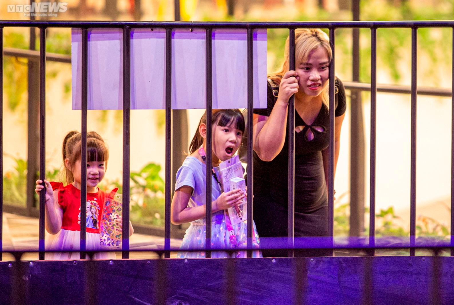 Ảnh: Giới trẻ Hà thành hào hứng đi xả stress tại trường đua F1 mini trong nhà - 13